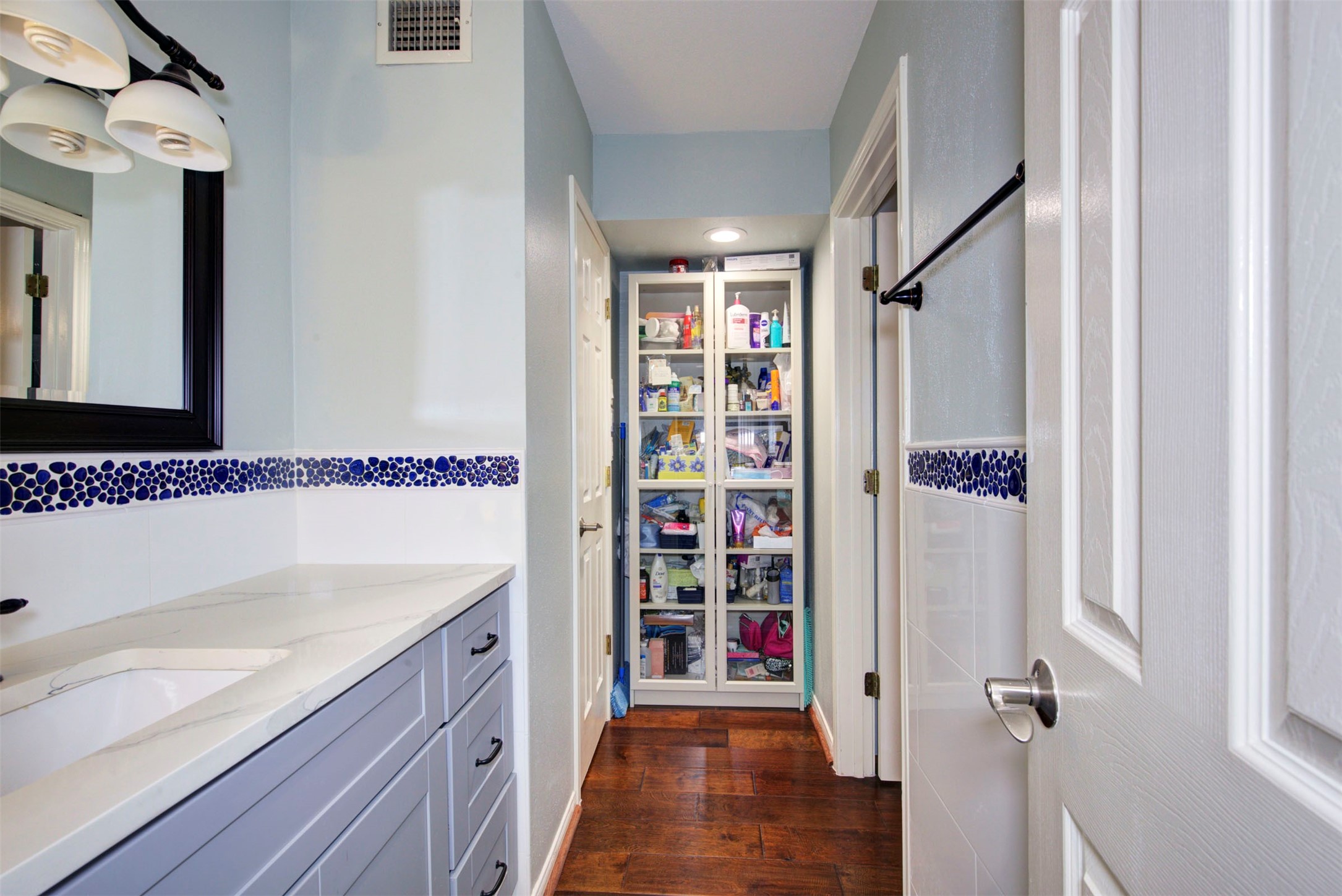 840 Threadneedle Street E 208 Property Photo 22