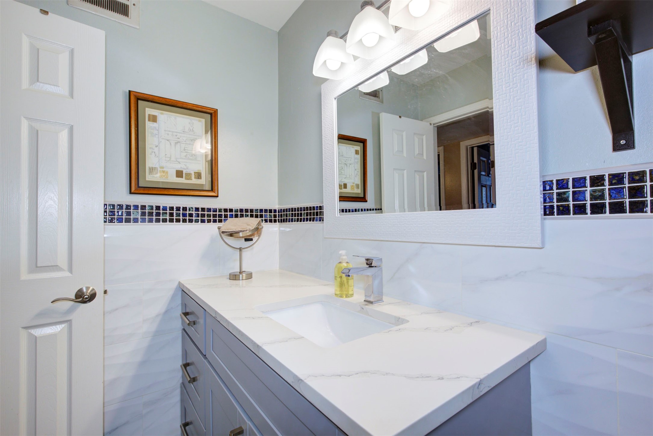 840 Threadneedle Street E 208 Property Photo 25