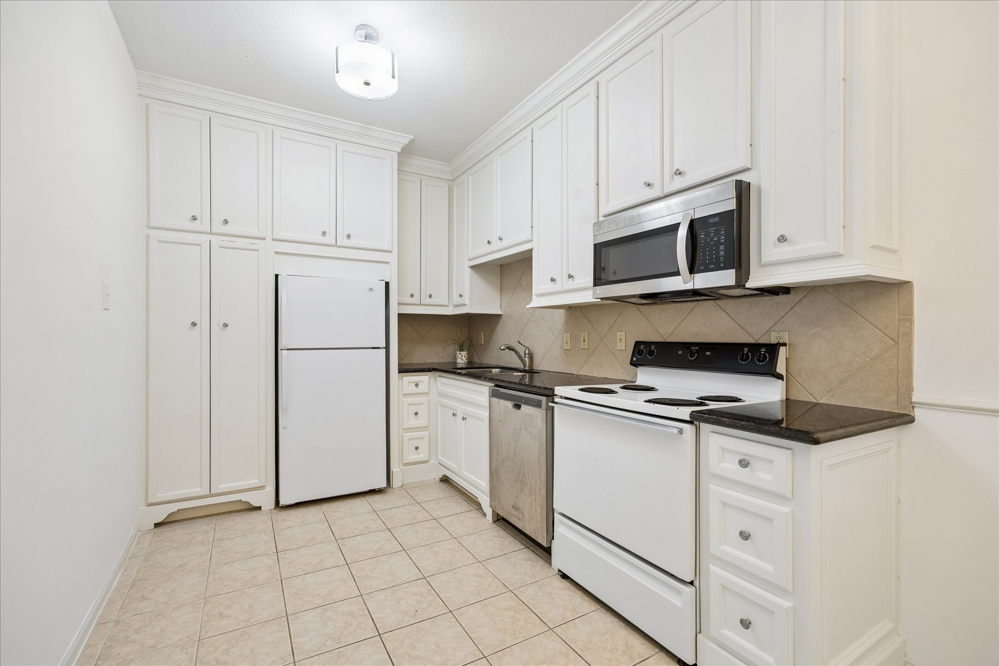 2100 Tanglewilde Street 538 Property Photo 3