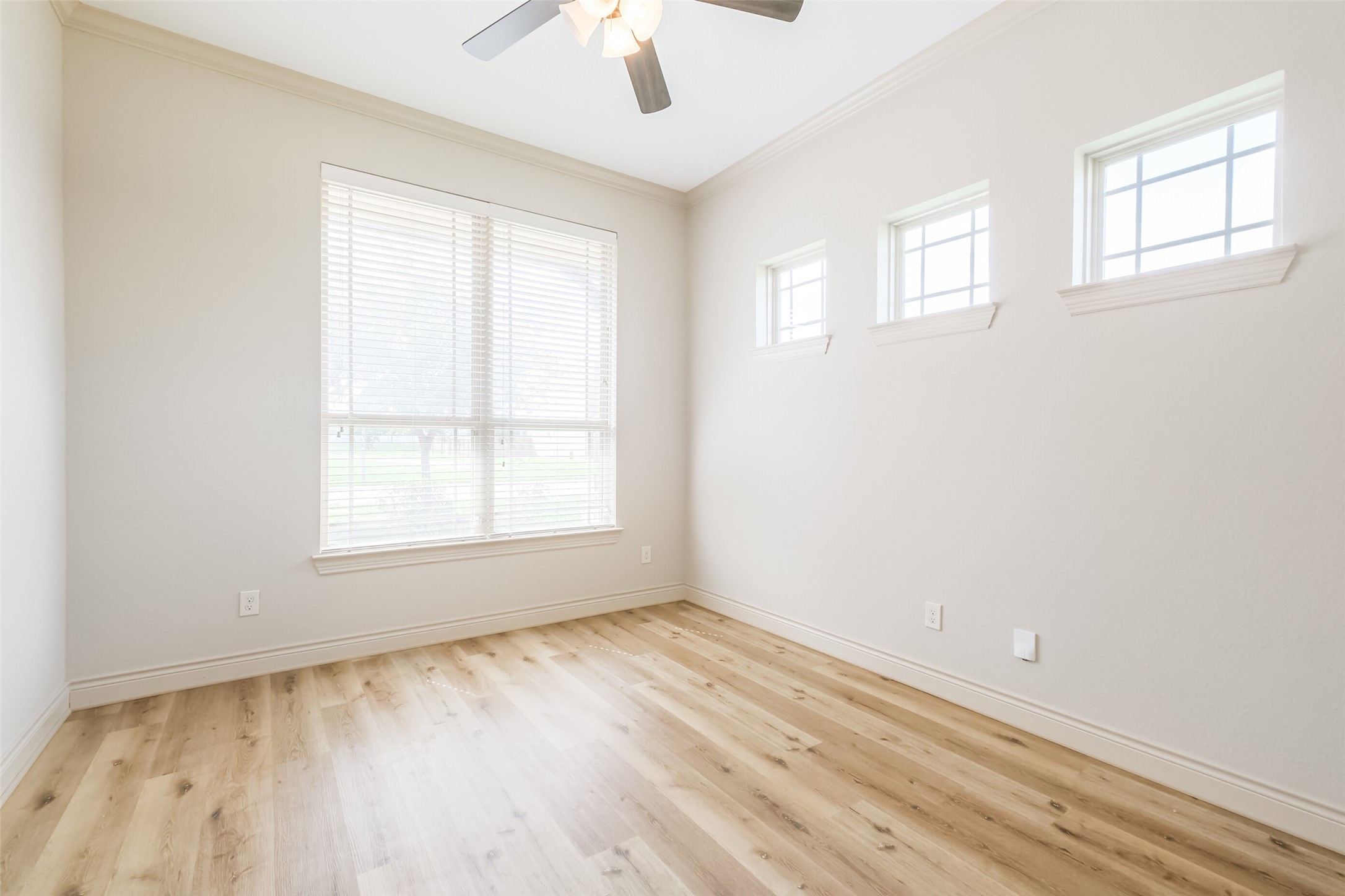 5922 Northcrest Village Way Property Photo 7