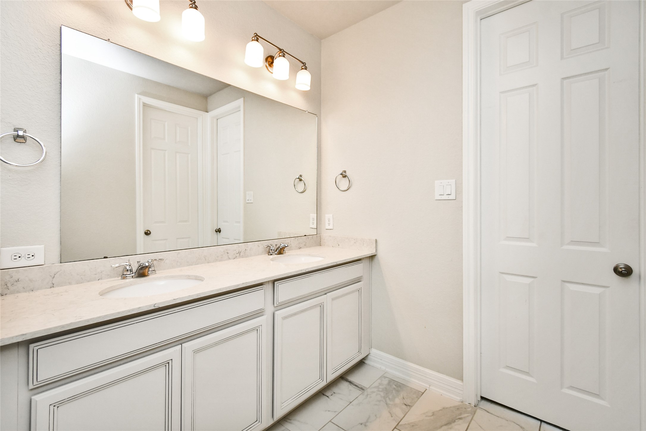 18225 Crystal Knoll Drive Property Photo 18