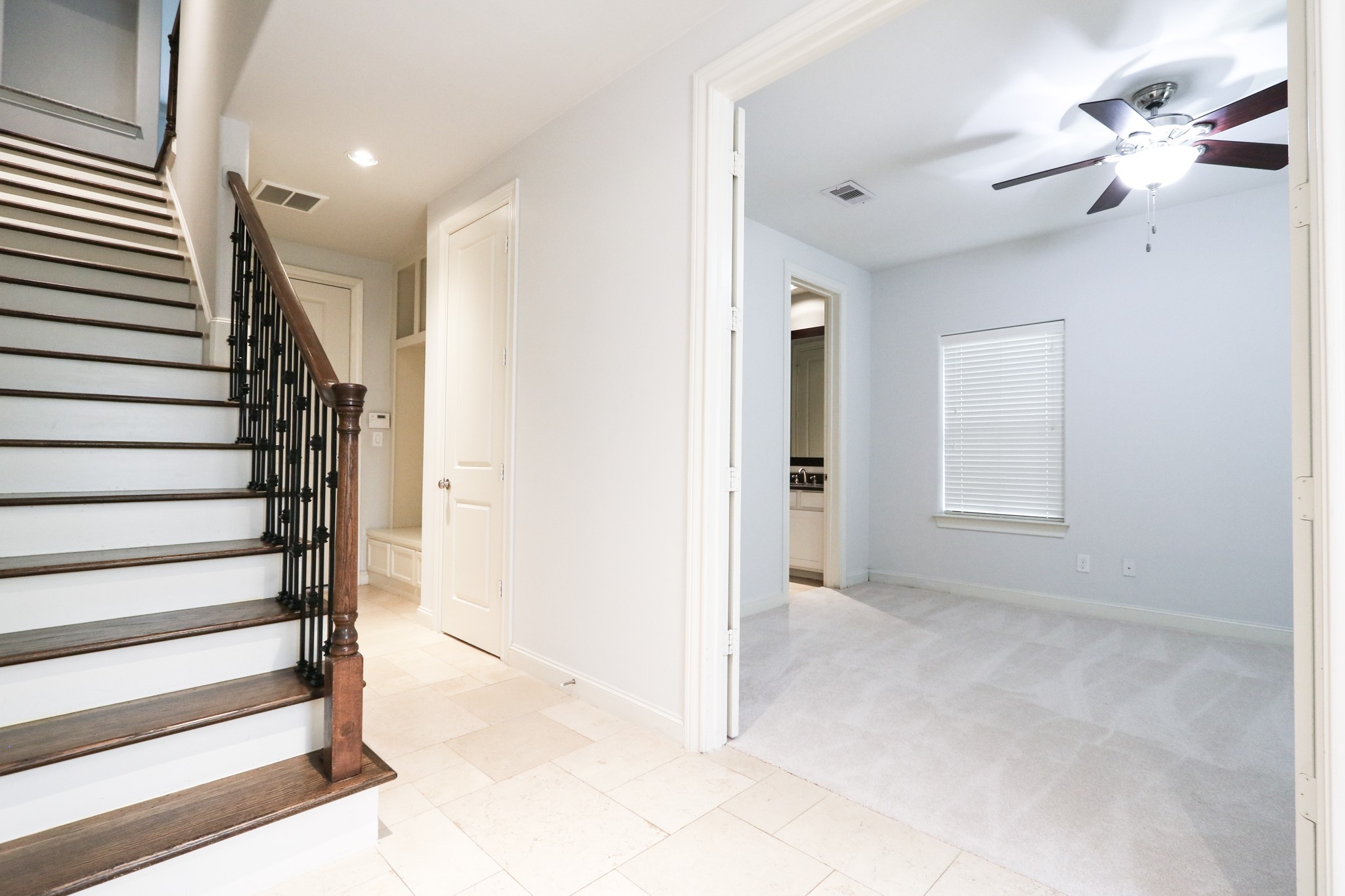 2037 Fannin Station N Property Photo 3