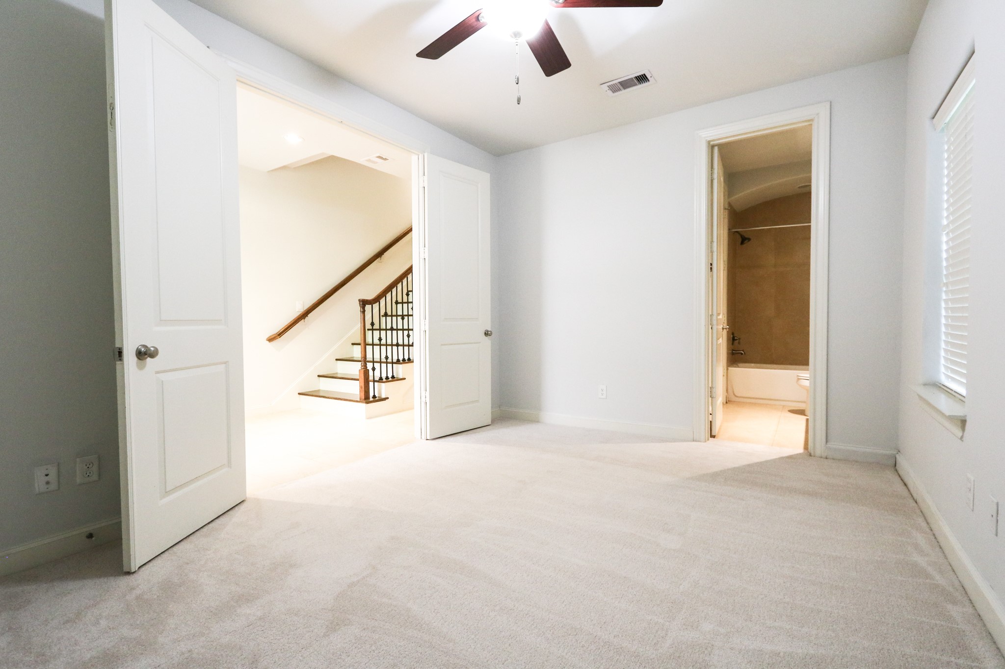 2037 Fannin Station N Property Photo 6