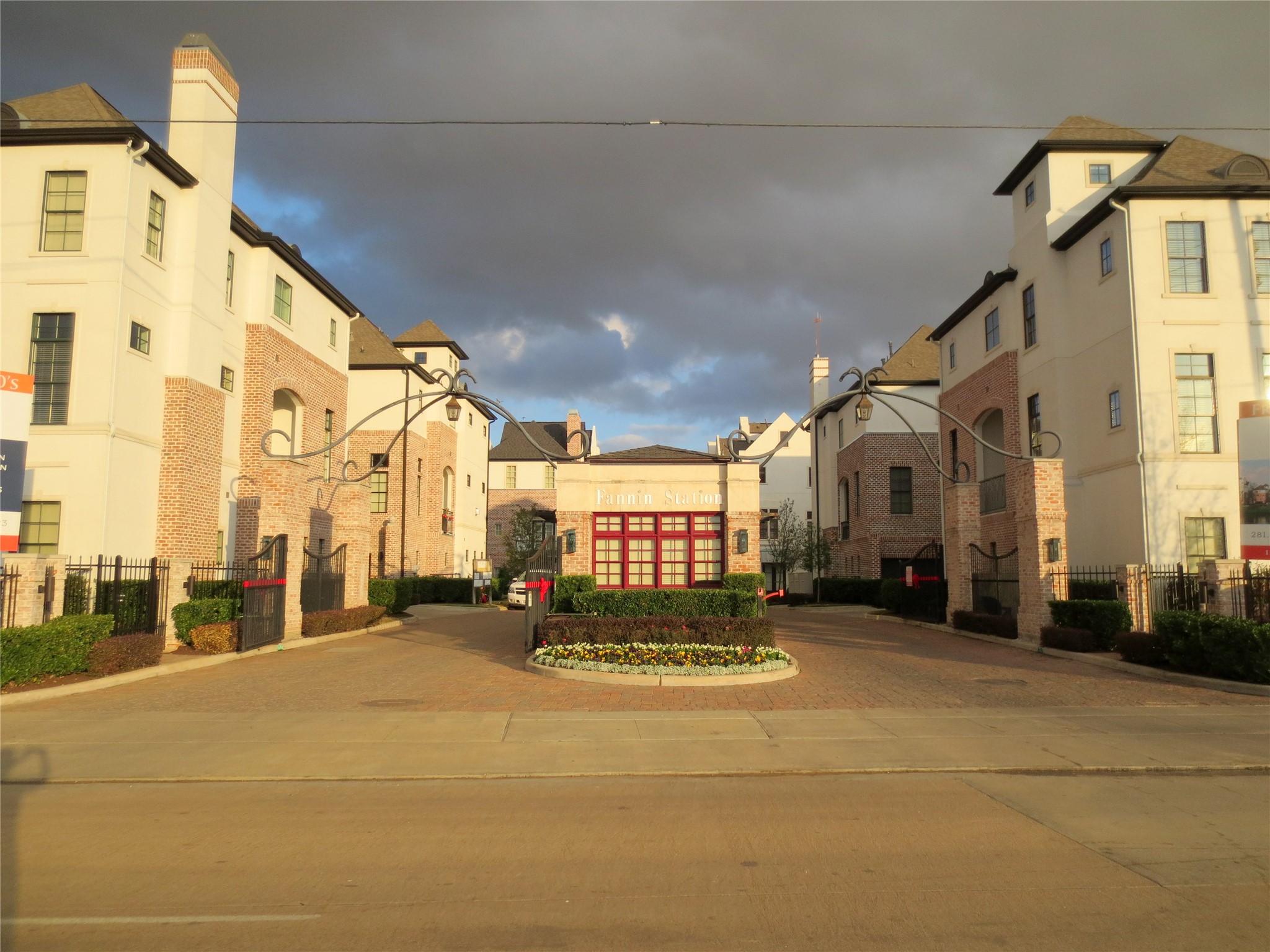 2037 Fannin Station N Property Photo 40