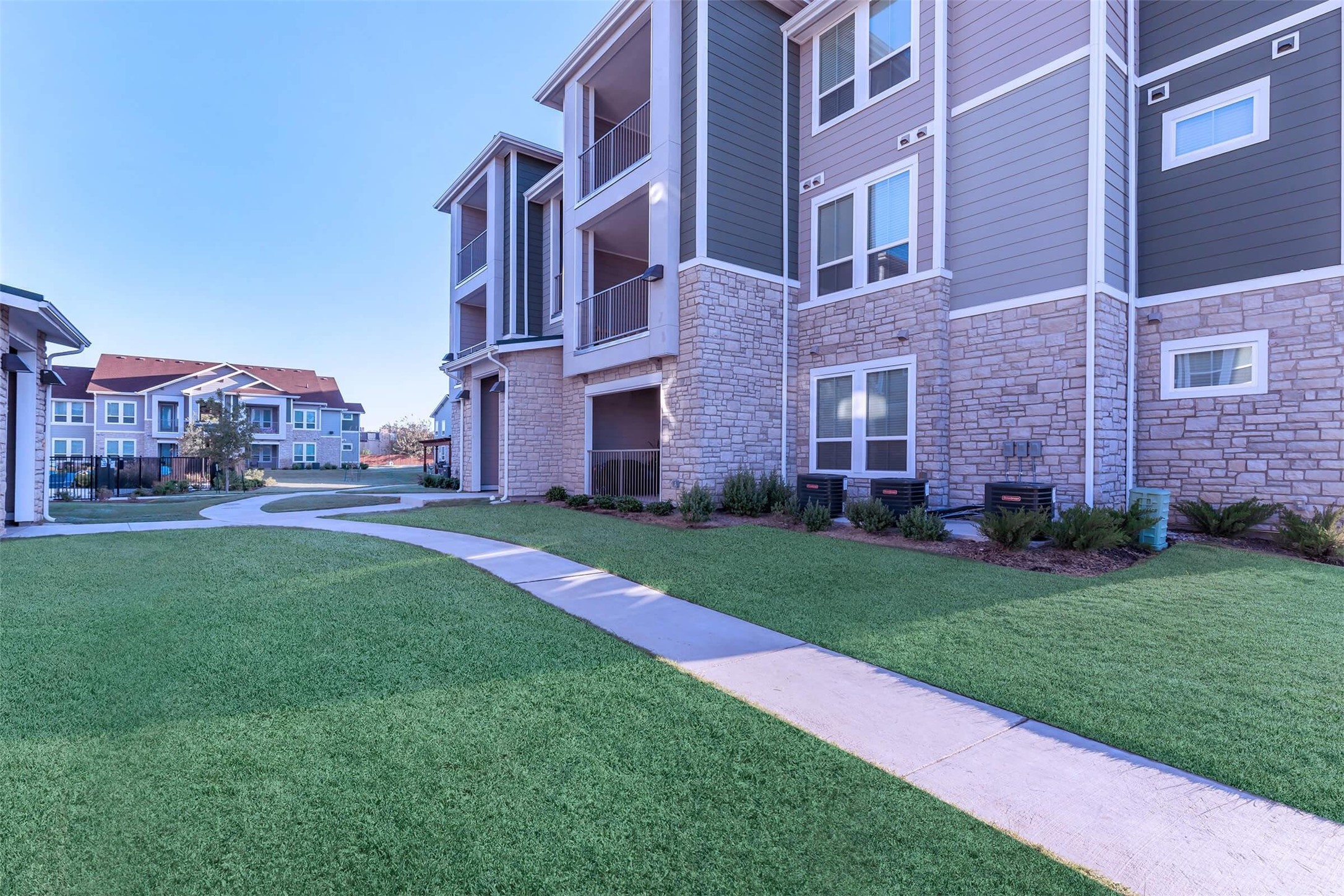 4633 Campus Dr Property Photo 4