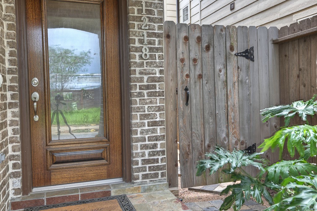 1218 Sampson Street Property Photo 2