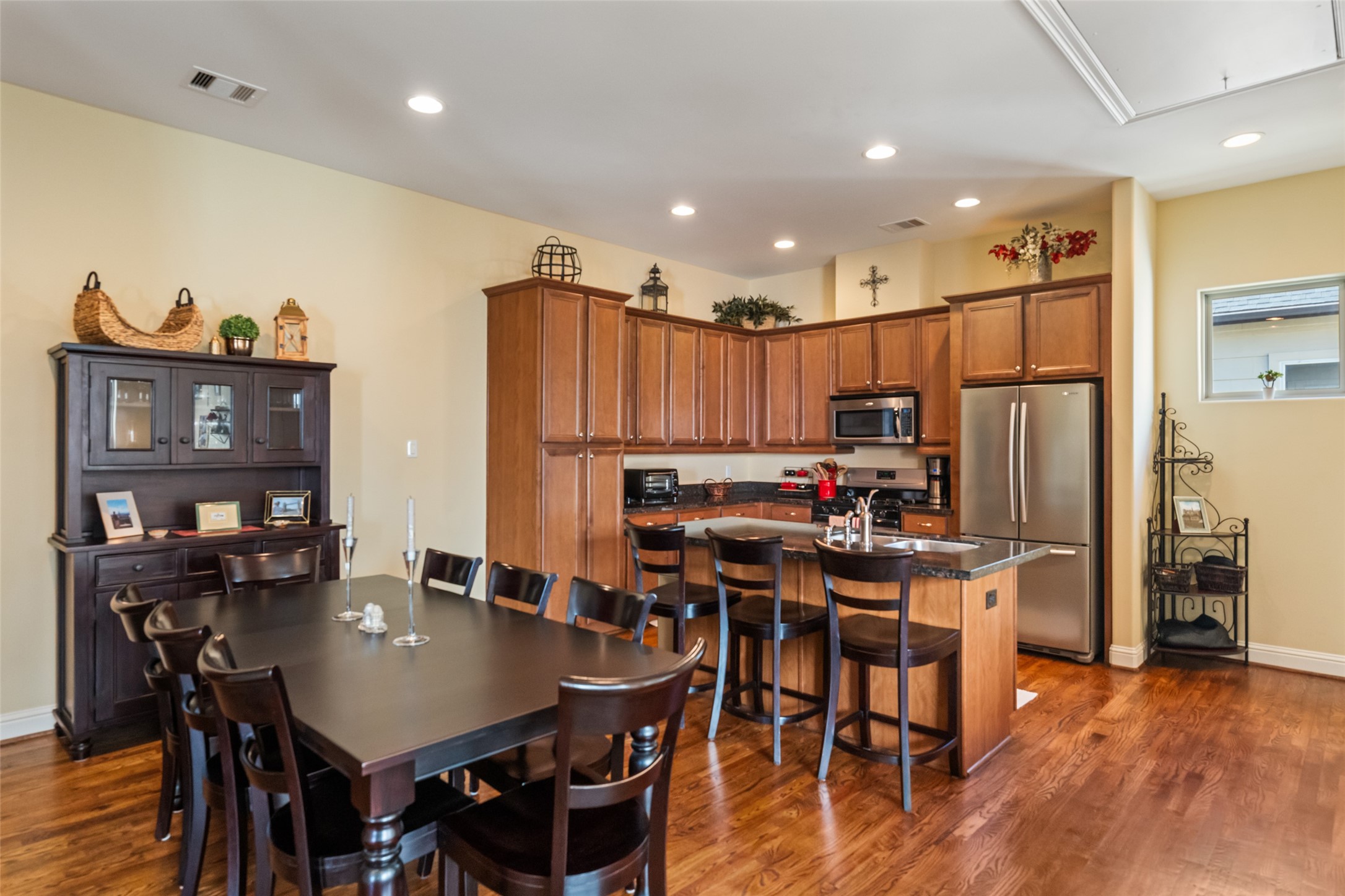 1218 Sampson Street Property Photo 4
