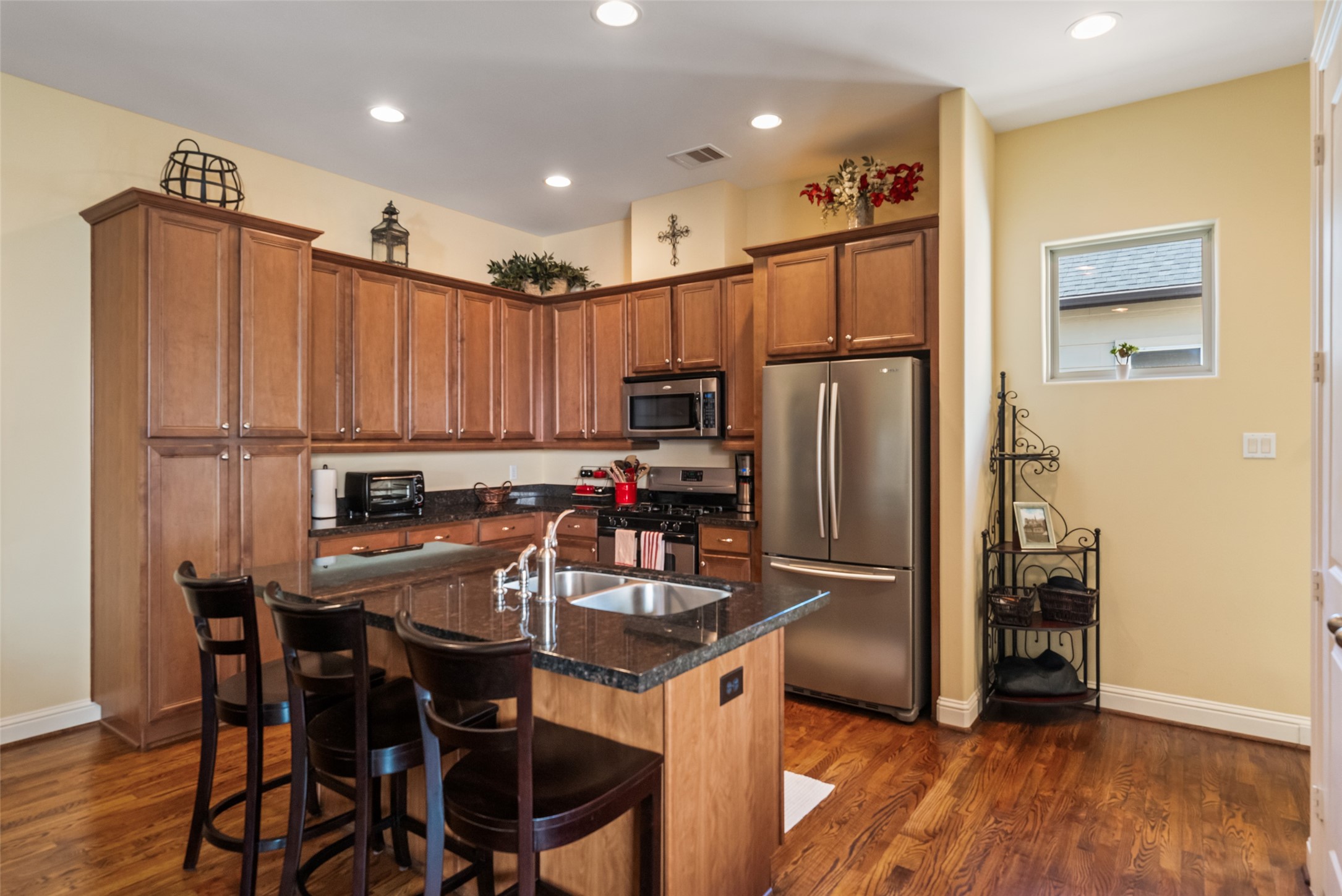1218 Sampson Street Property Photo 5