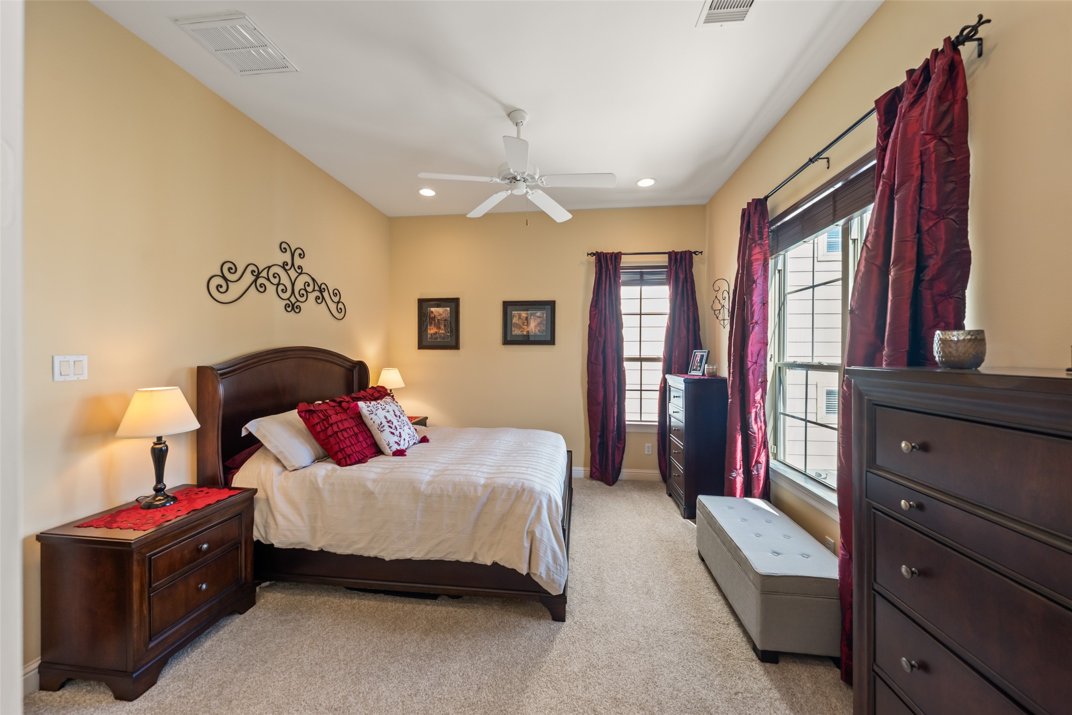 1218 Sampson Street Property Photo 12