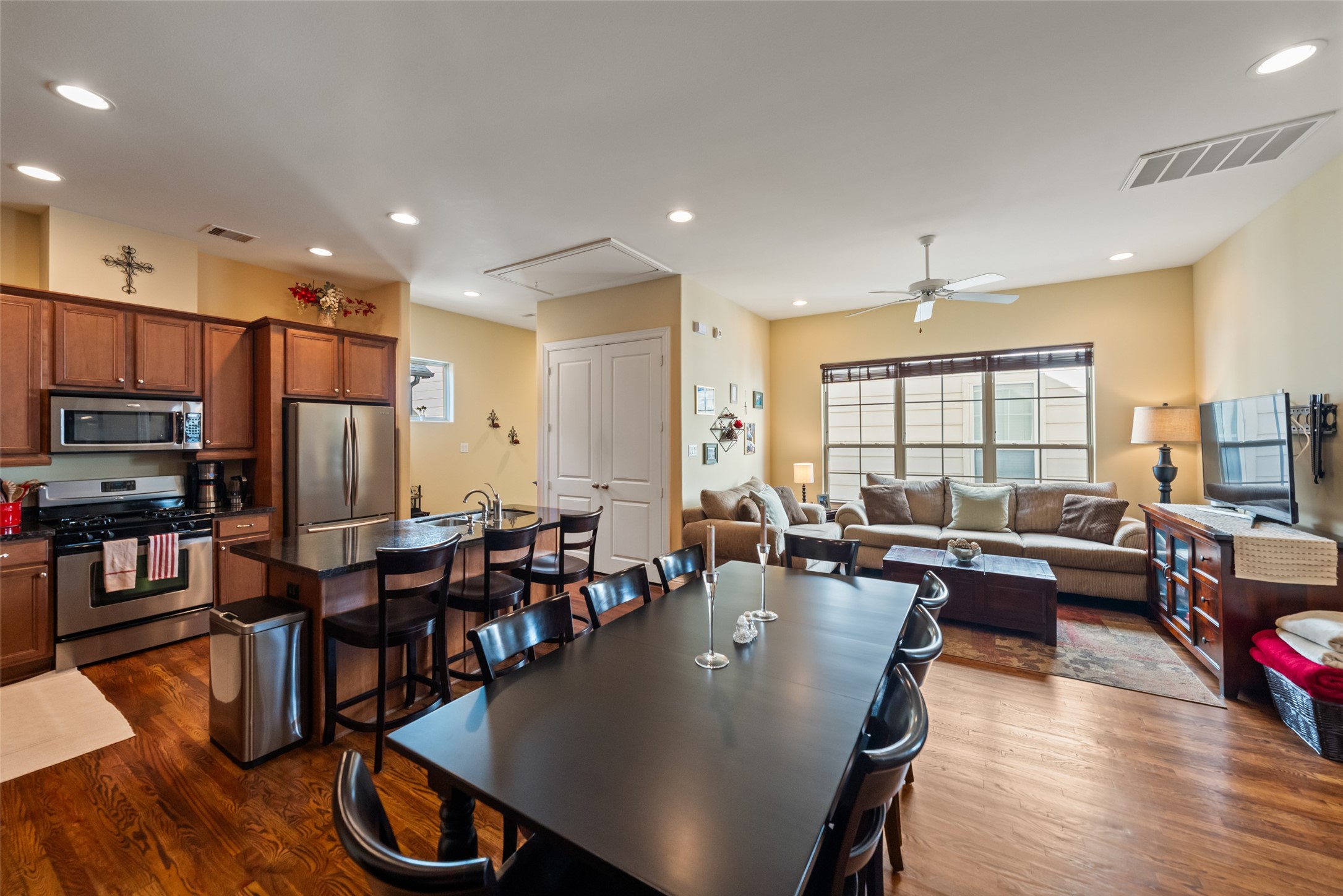 1218 Sampson Street Property Photo 15