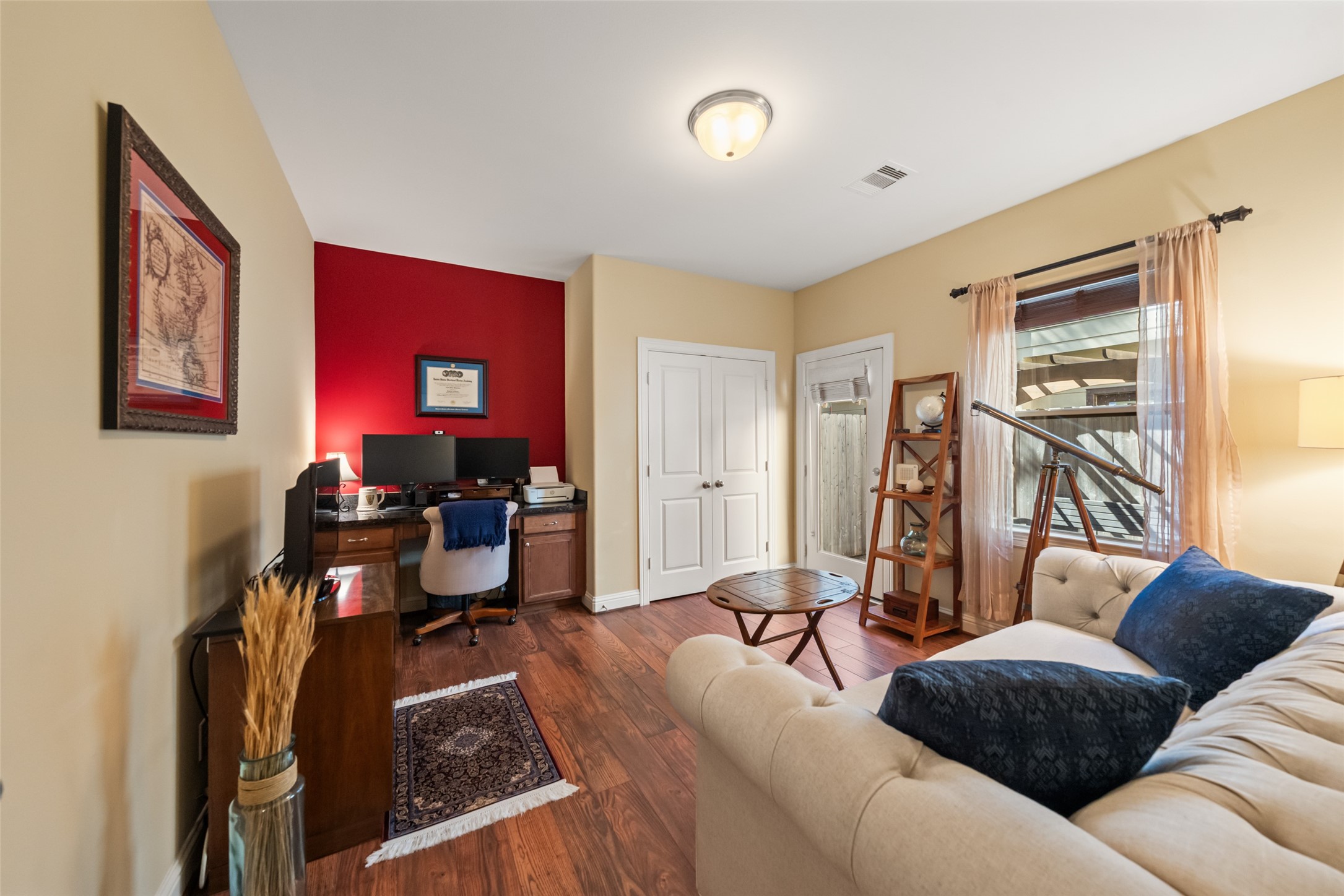 1218 Sampson Street Property Photo 18