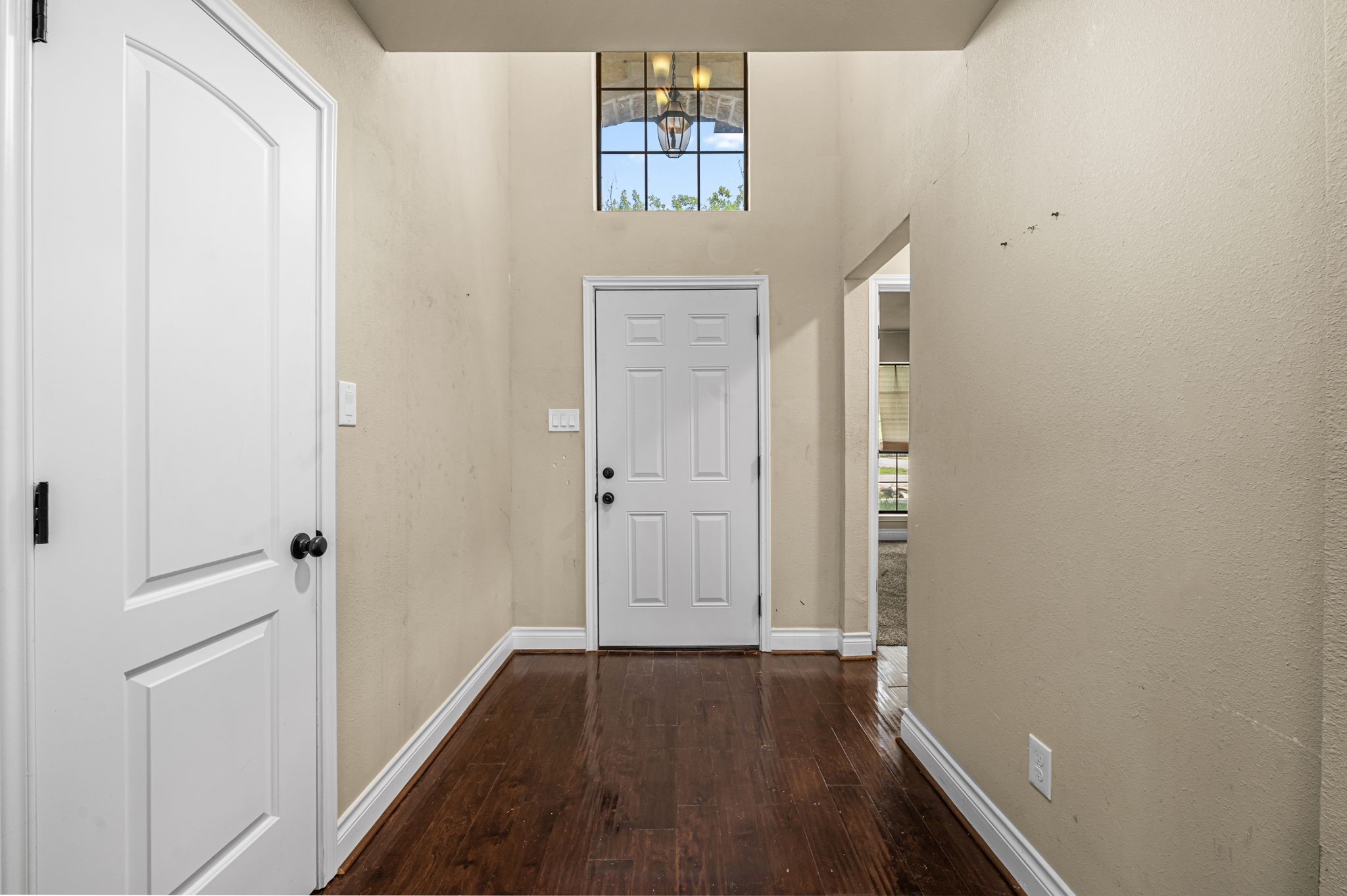 6838 Foster Street Property Photo 5