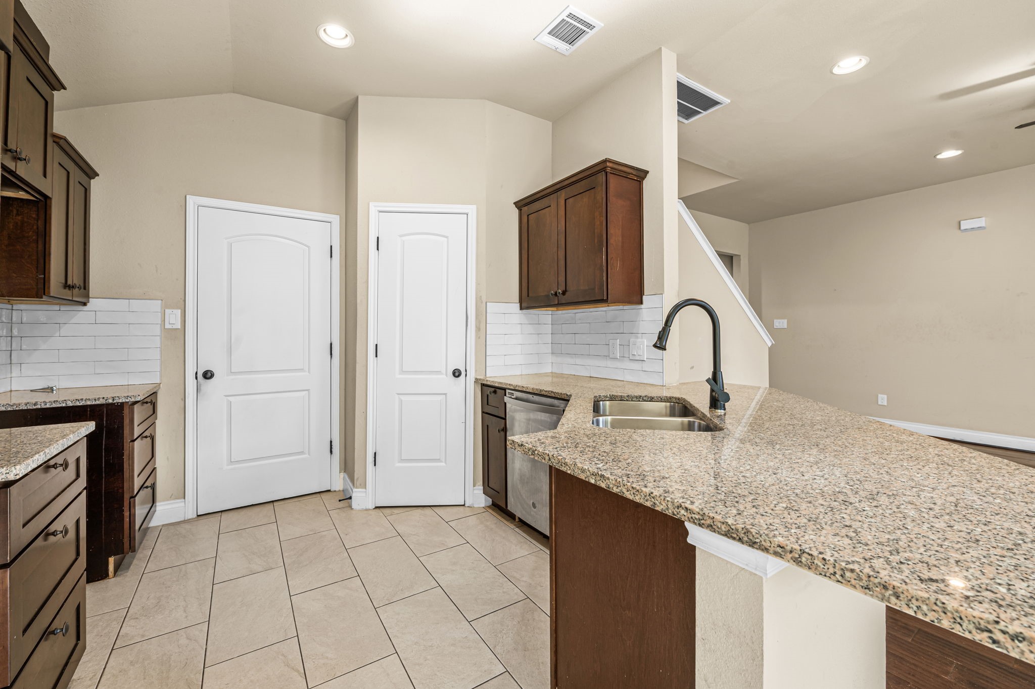 6838 Foster Street Property Photo 9