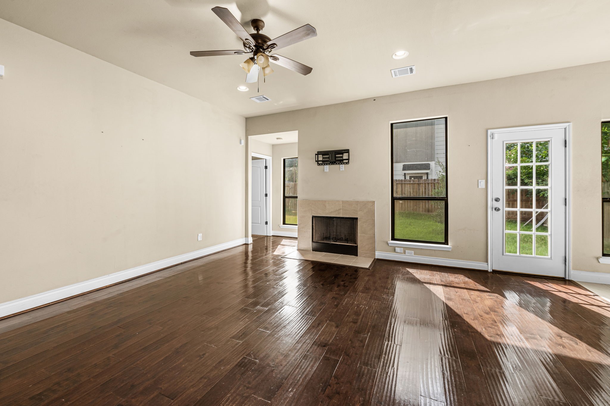 6838 Foster Street Property Photo 12