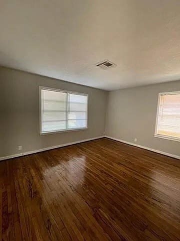 1423 W 10th Street Property Photo 5