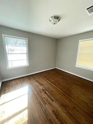 1423 W 10th Street Property Photo 6