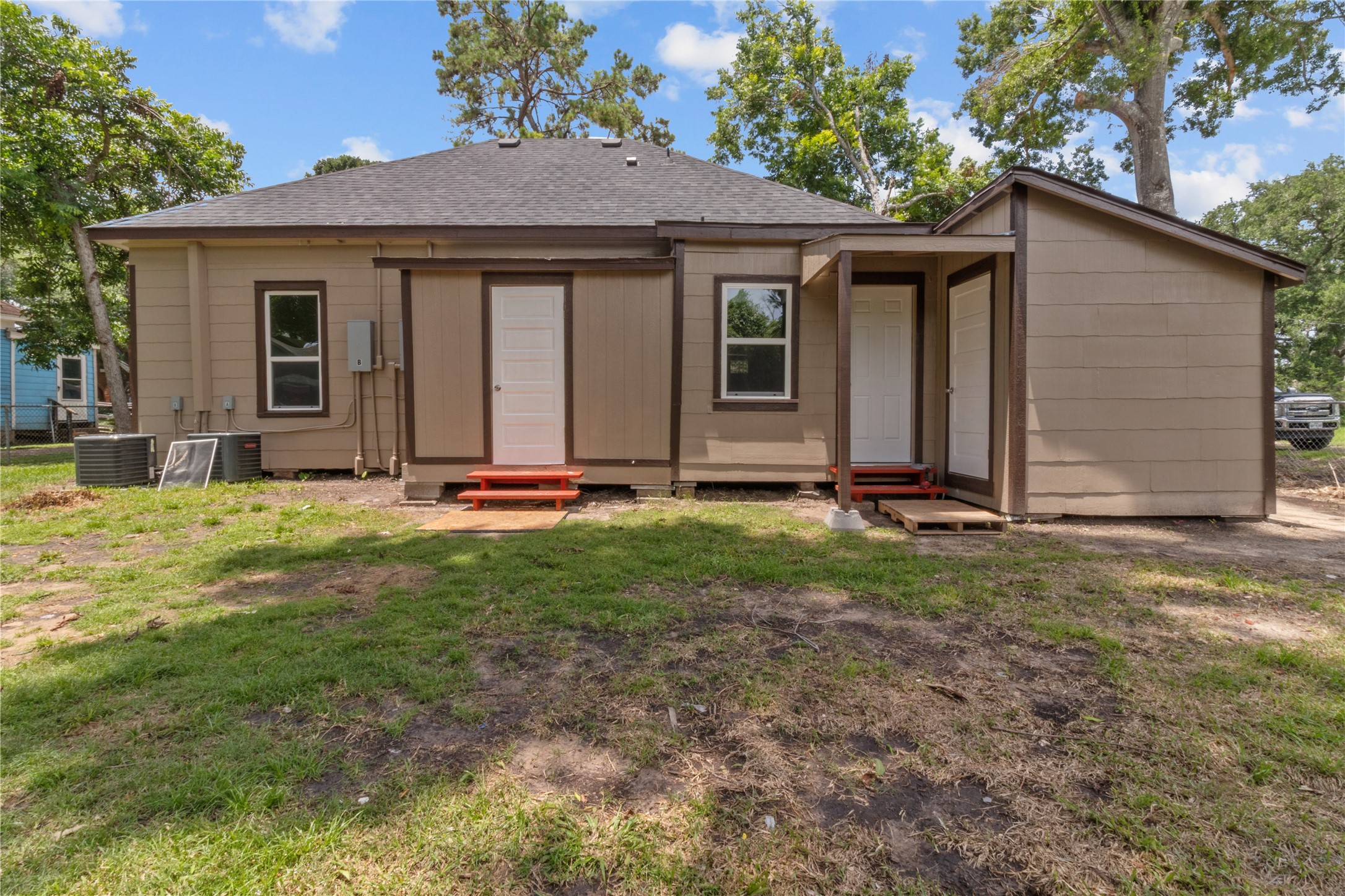 436 E Peach Street B Property Photo 4