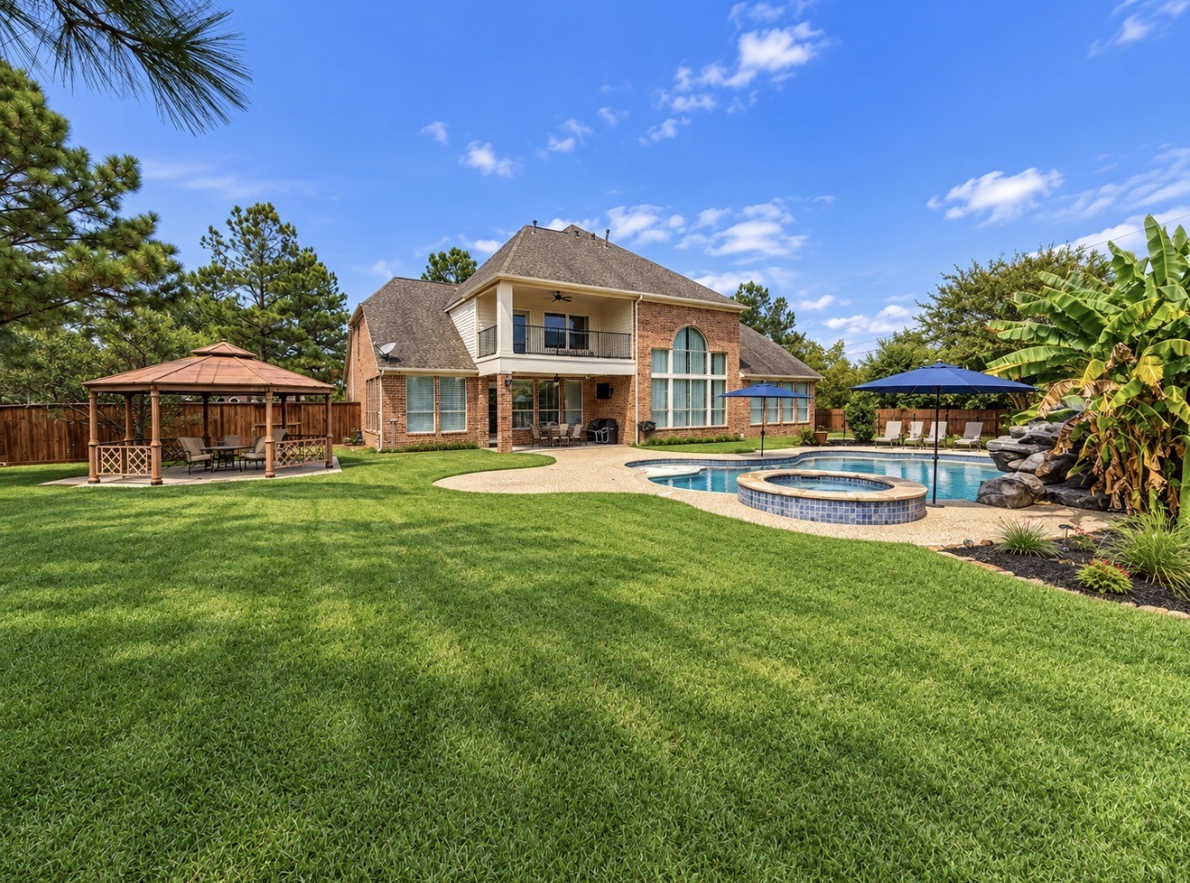 7 Compton Manor Drive Property Photo 2