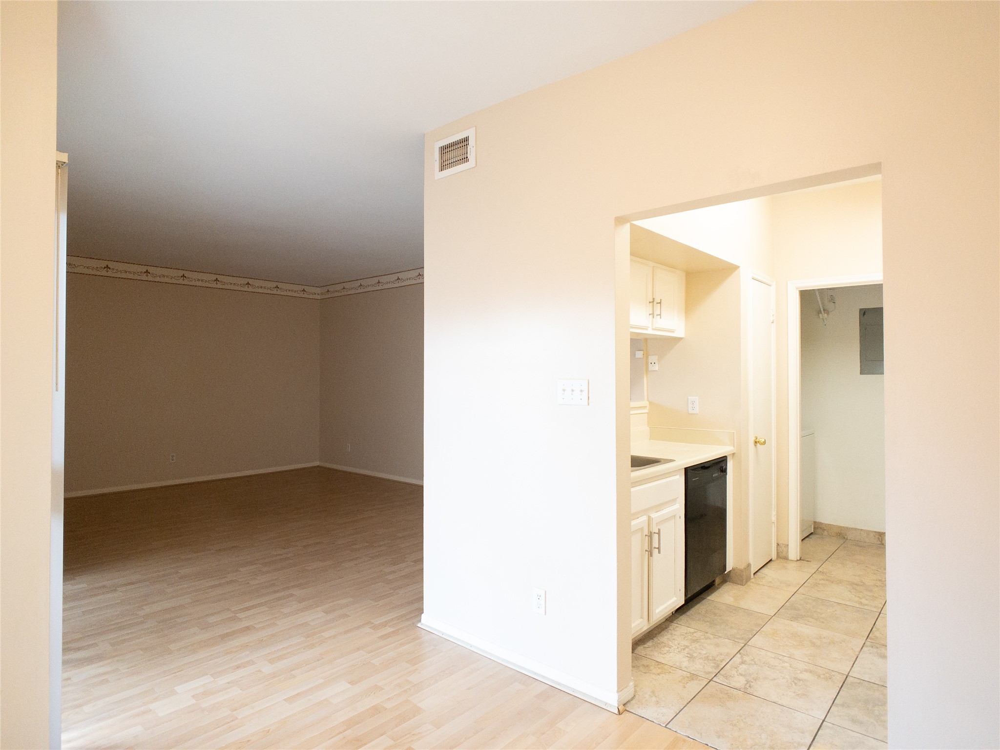 6500 Harbor Town Drive 3402 Property Photo 8