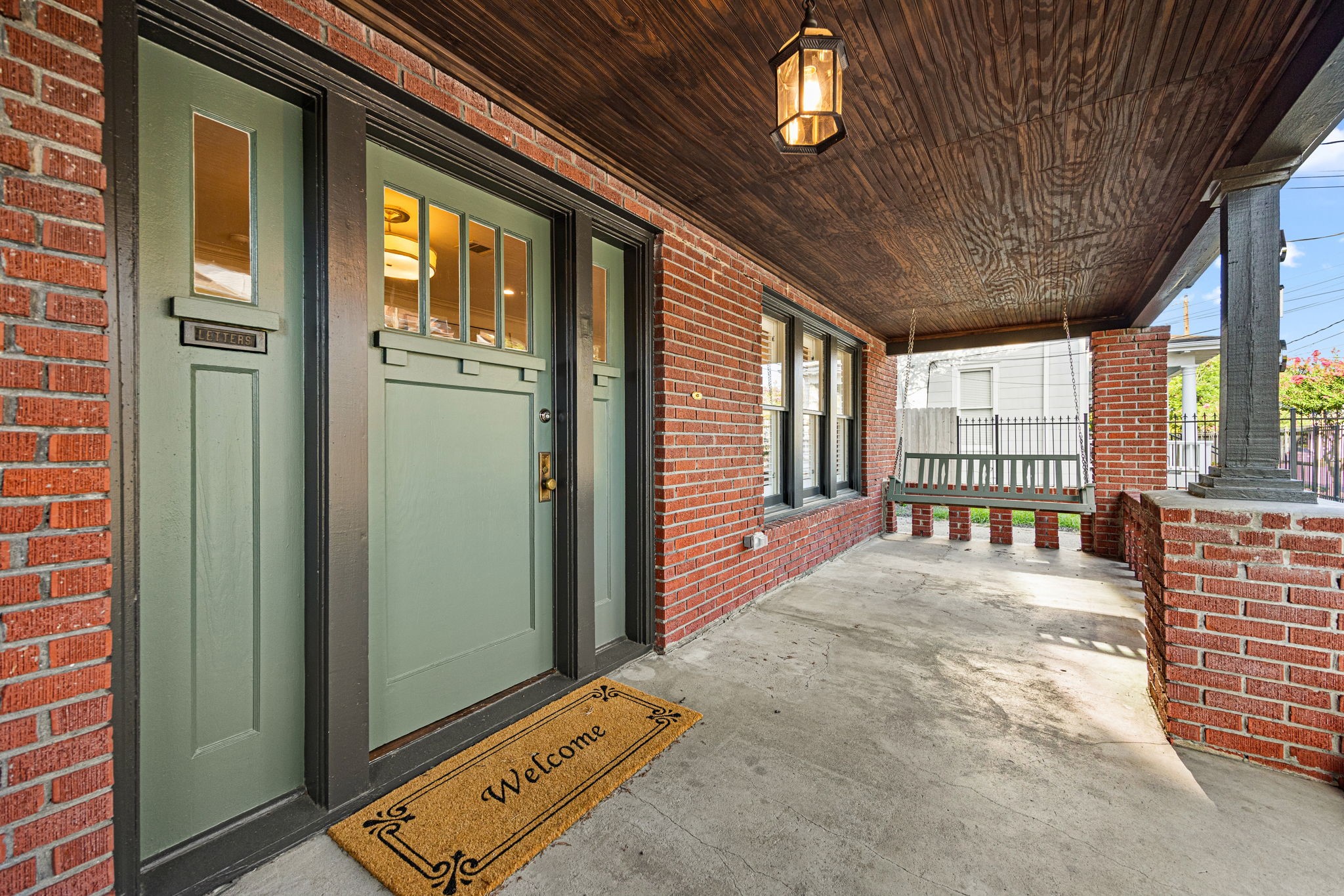 610 Hyde Park Boulevard Property Photo 2
