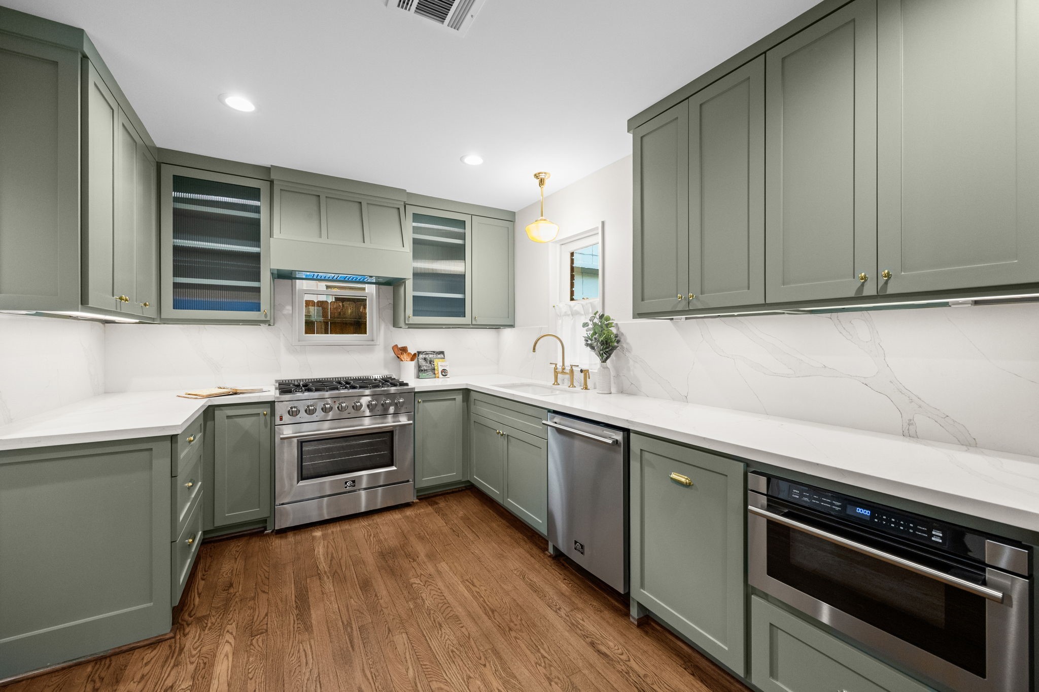 610 Hyde Park Boulevard Property Photo 9