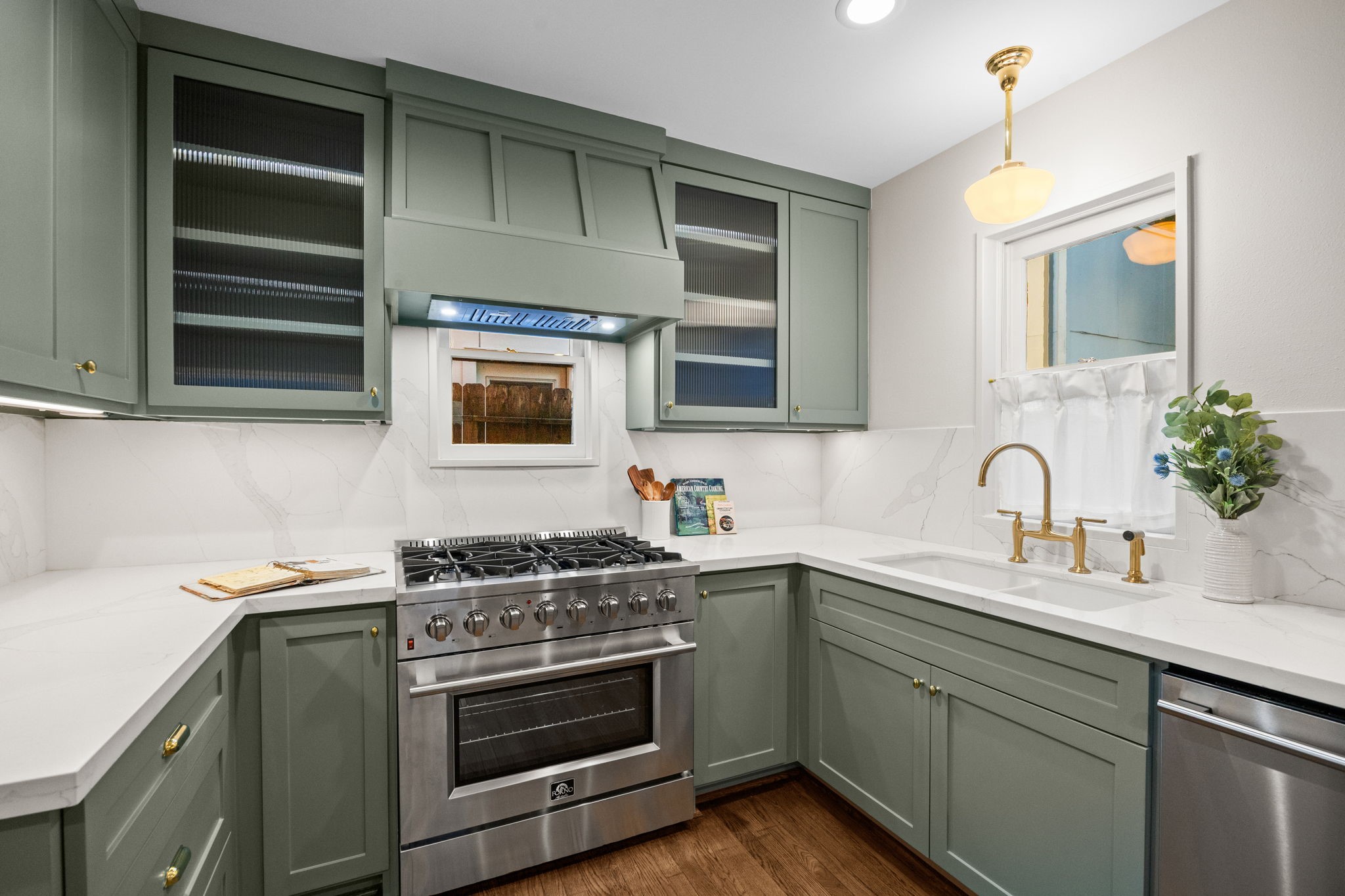 610 Hyde Park Boulevard Property Photo 10