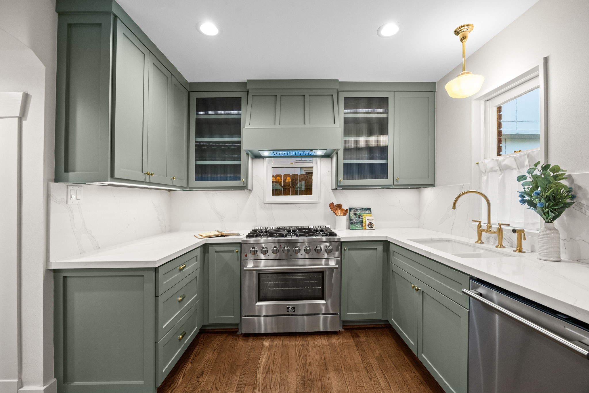 610 Hyde Park Boulevard Property Photo 11