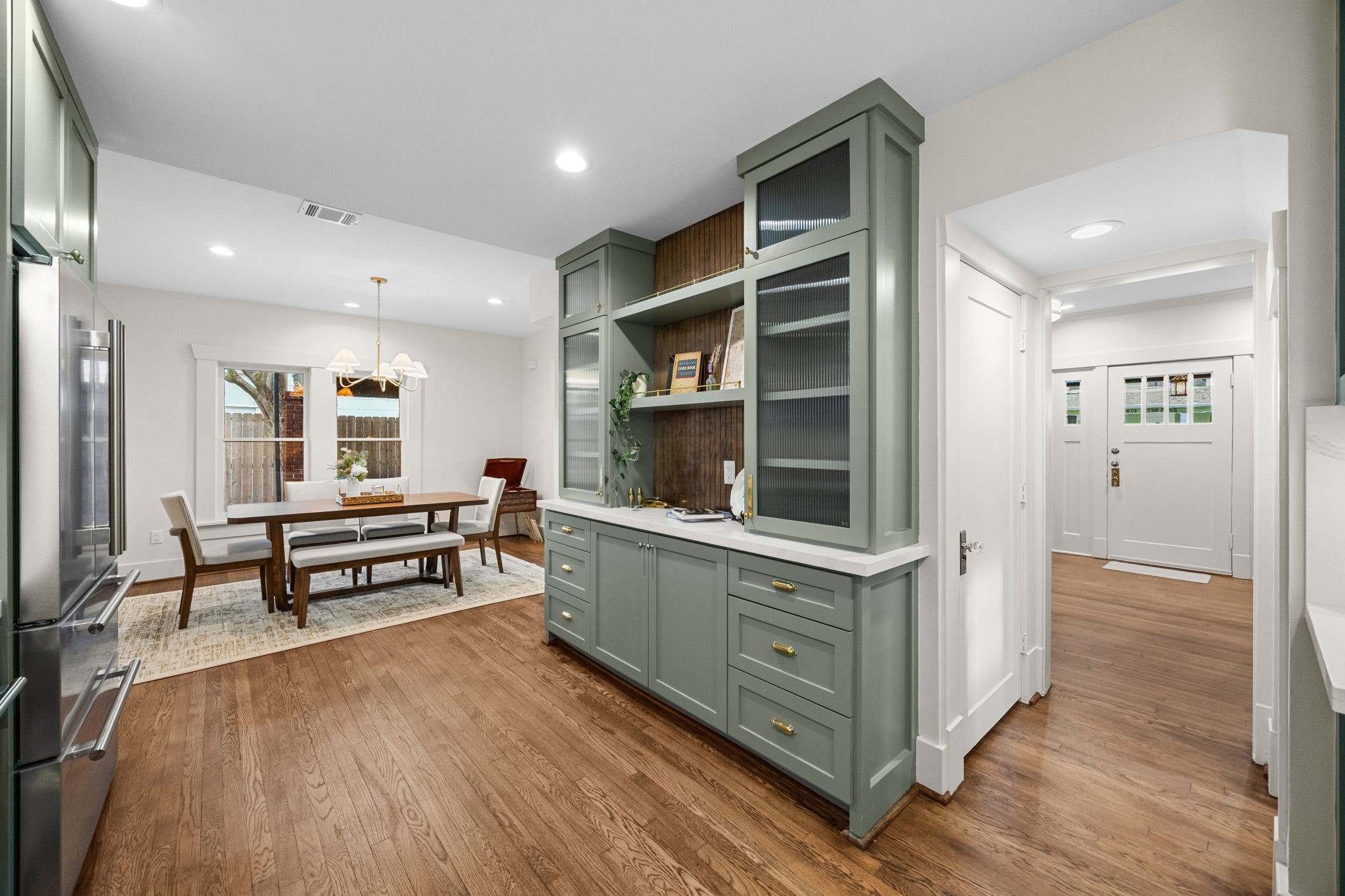 610 Hyde Park Boulevard Property Photo 12