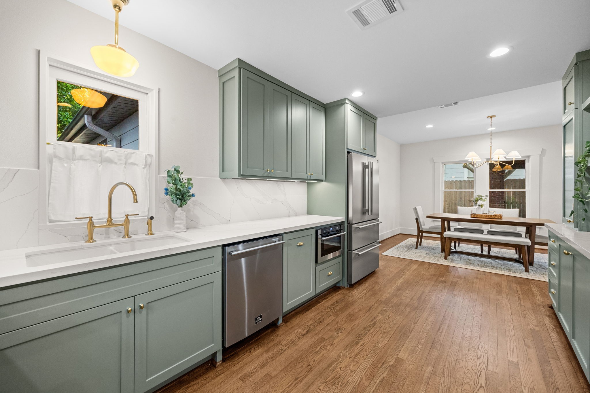 610 Hyde Park Boulevard Property Photo 13