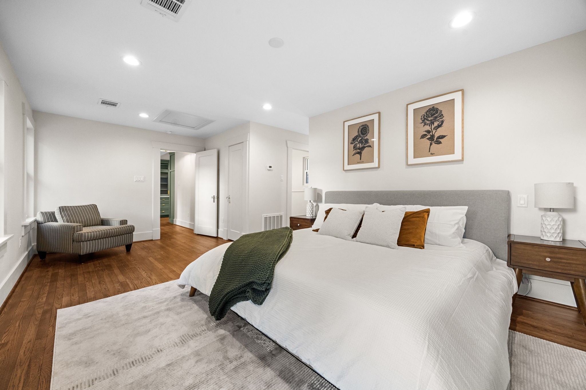 610 Hyde Park Boulevard Property Photo 16