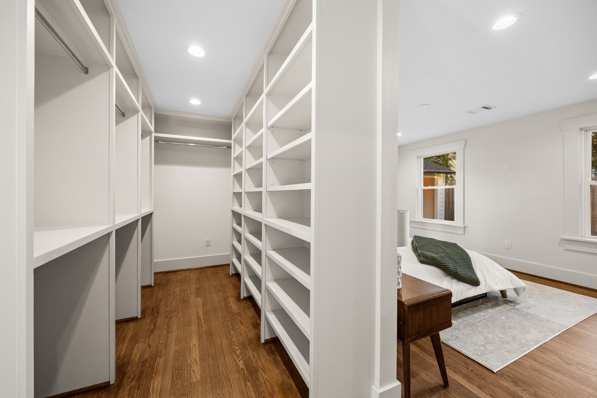 610 Hyde Park Boulevard Property Photo 17
