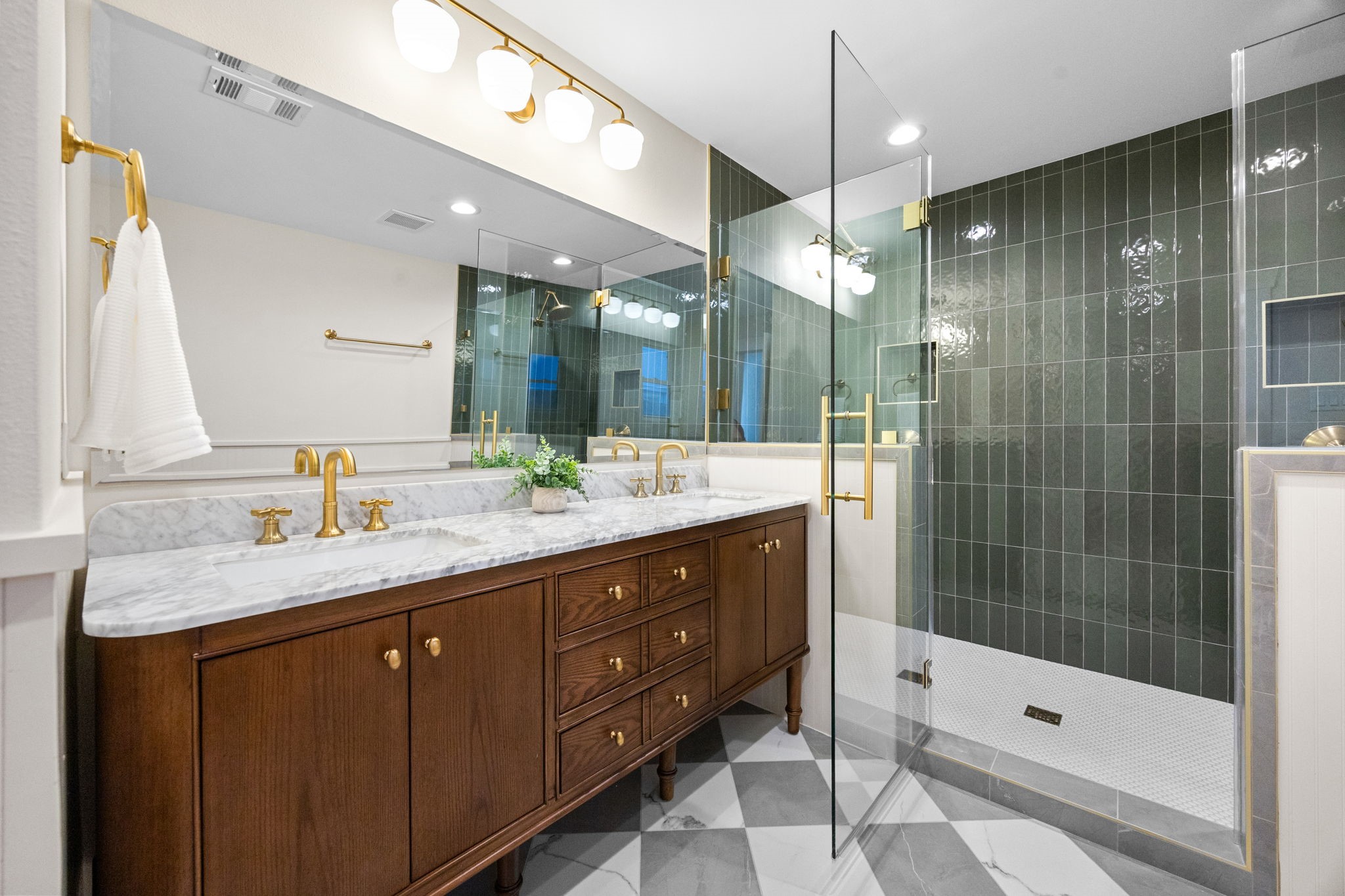 610 Hyde Park Boulevard Property Photo 18