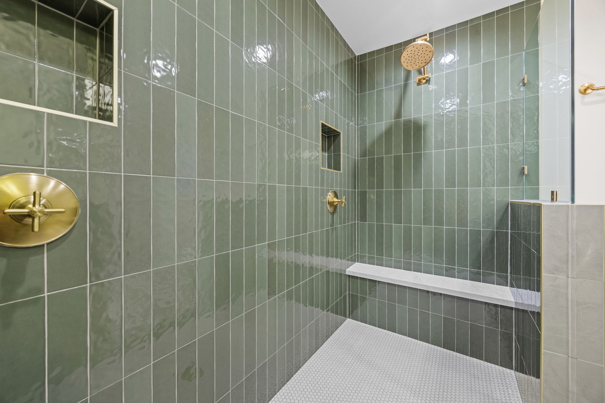 610 Hyde Park Boulevard Property Photo 20