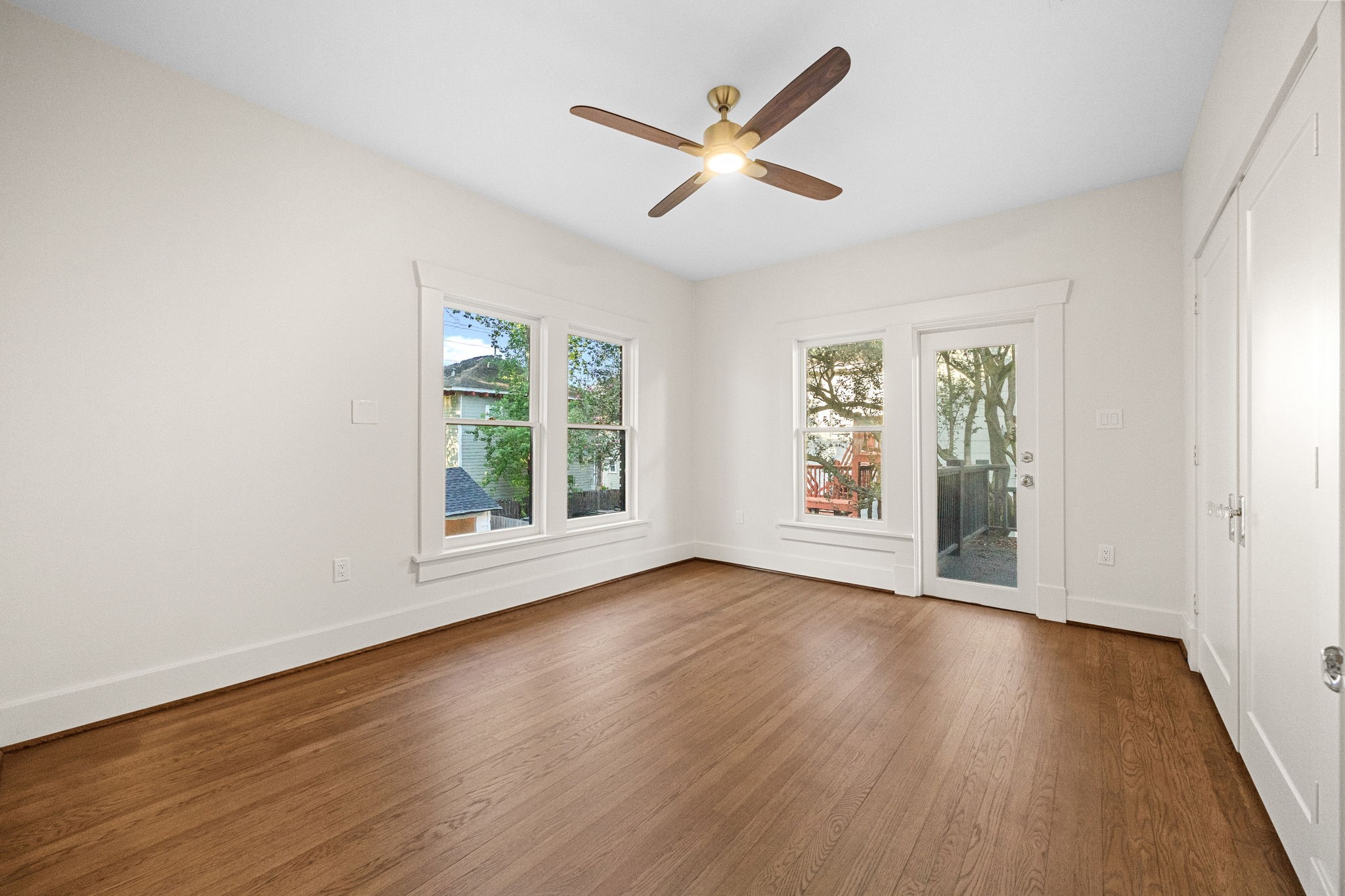 610 Hyde Park Boulevard Property Photo 23