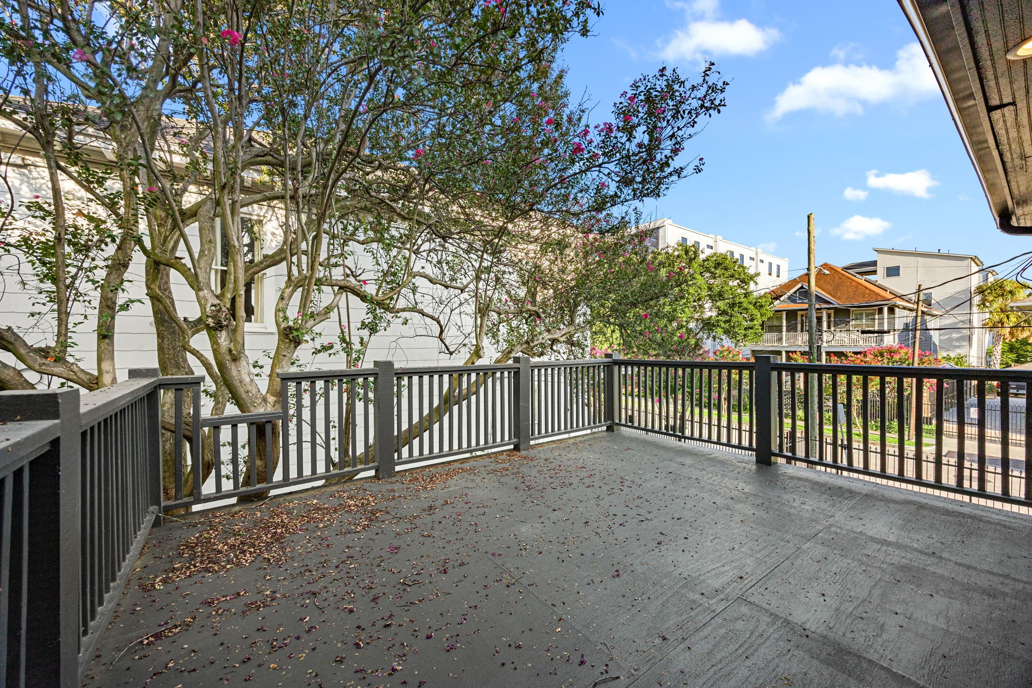 610 Hyde Park Boulevard Property Photo 24