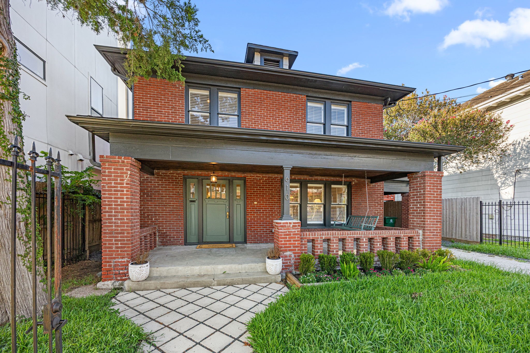 610 Hyde Park Boulevard Property Photo 30