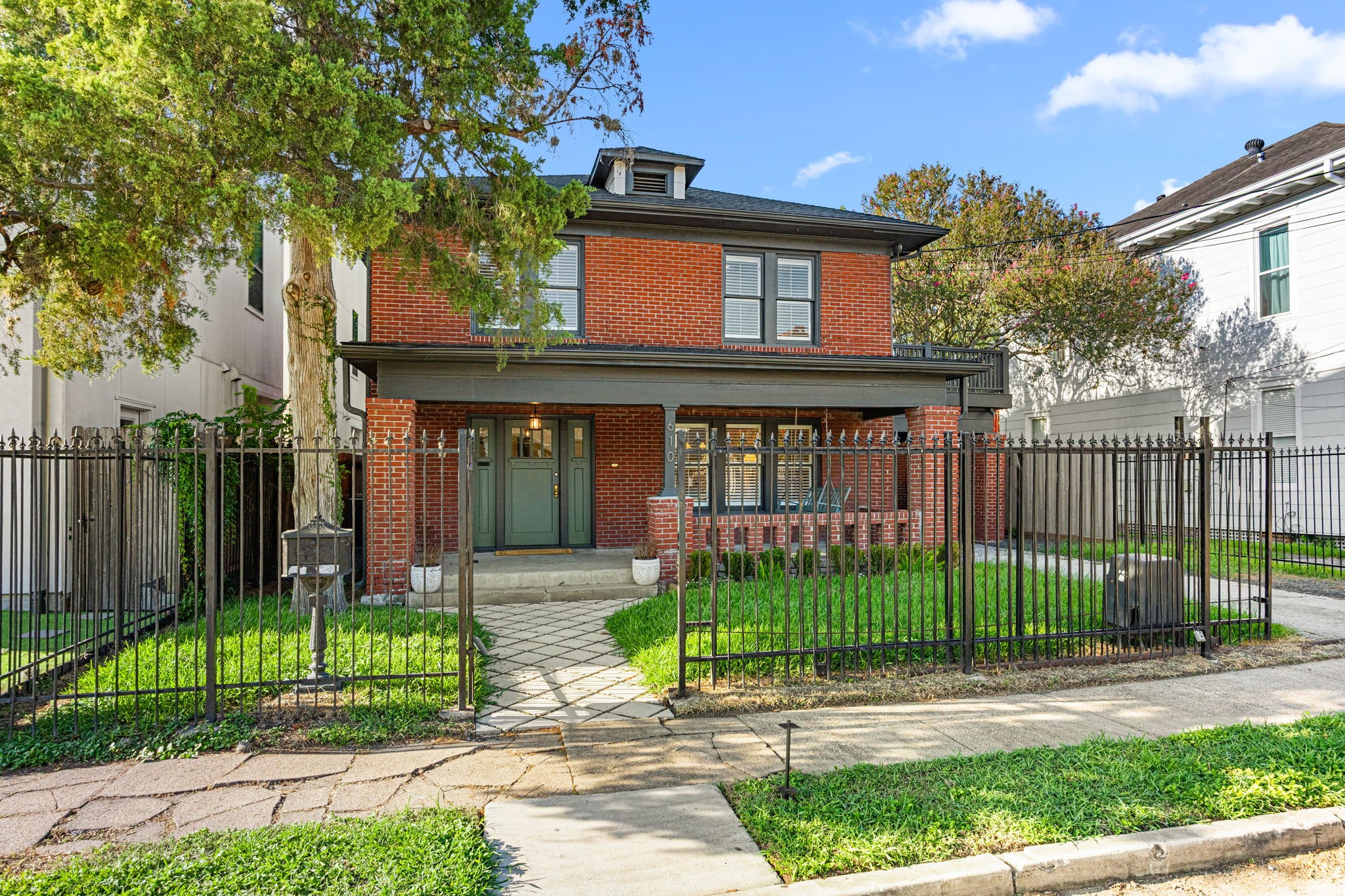 610 Hyde Park Boulevard Property Photo 31