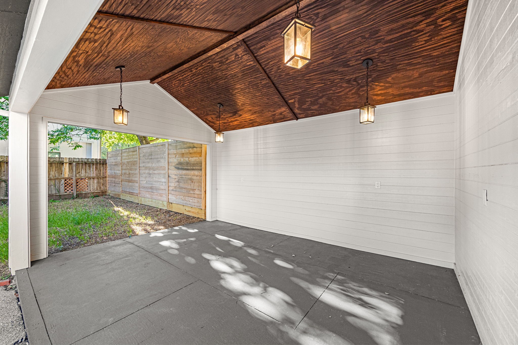 610 Hyde Park Boulevard Property Photo 33