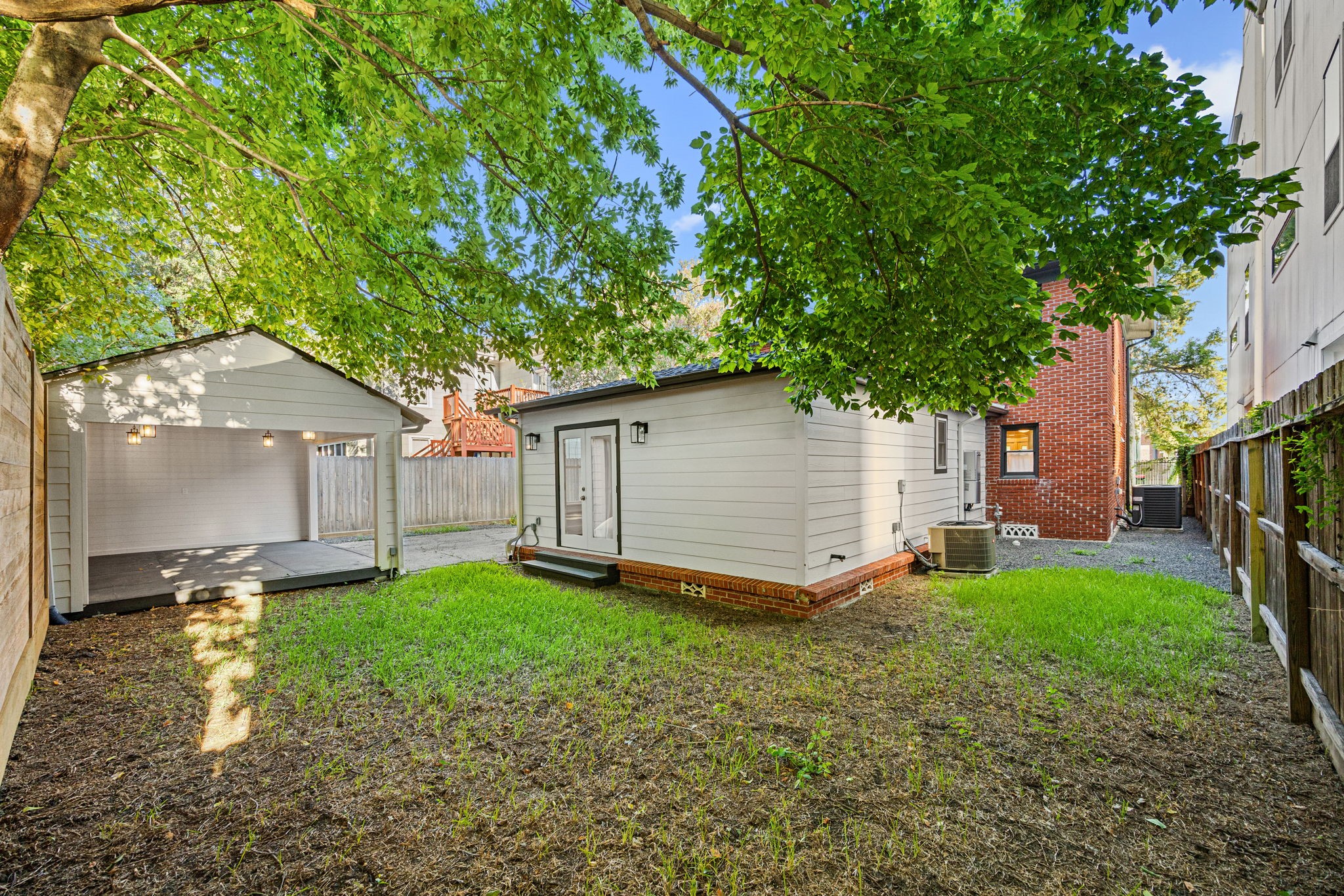 610 Hyde Park Boulevard Property Photo 36