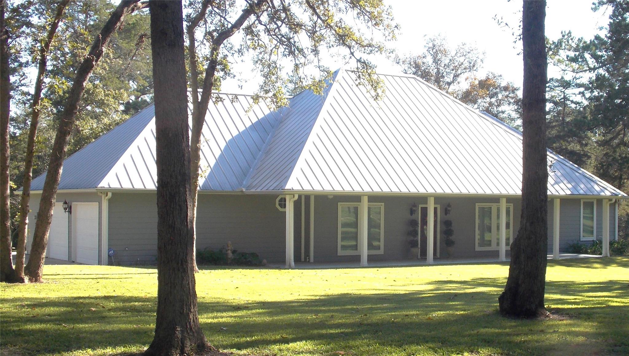 1060 Mentzwood Trail, Alleyton Tx 78935 Property Photo 4
