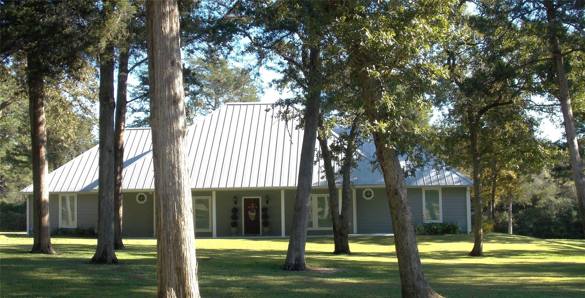 1060 Mentzwood Trail, Alleyton Tx 78935 Property Photo 5