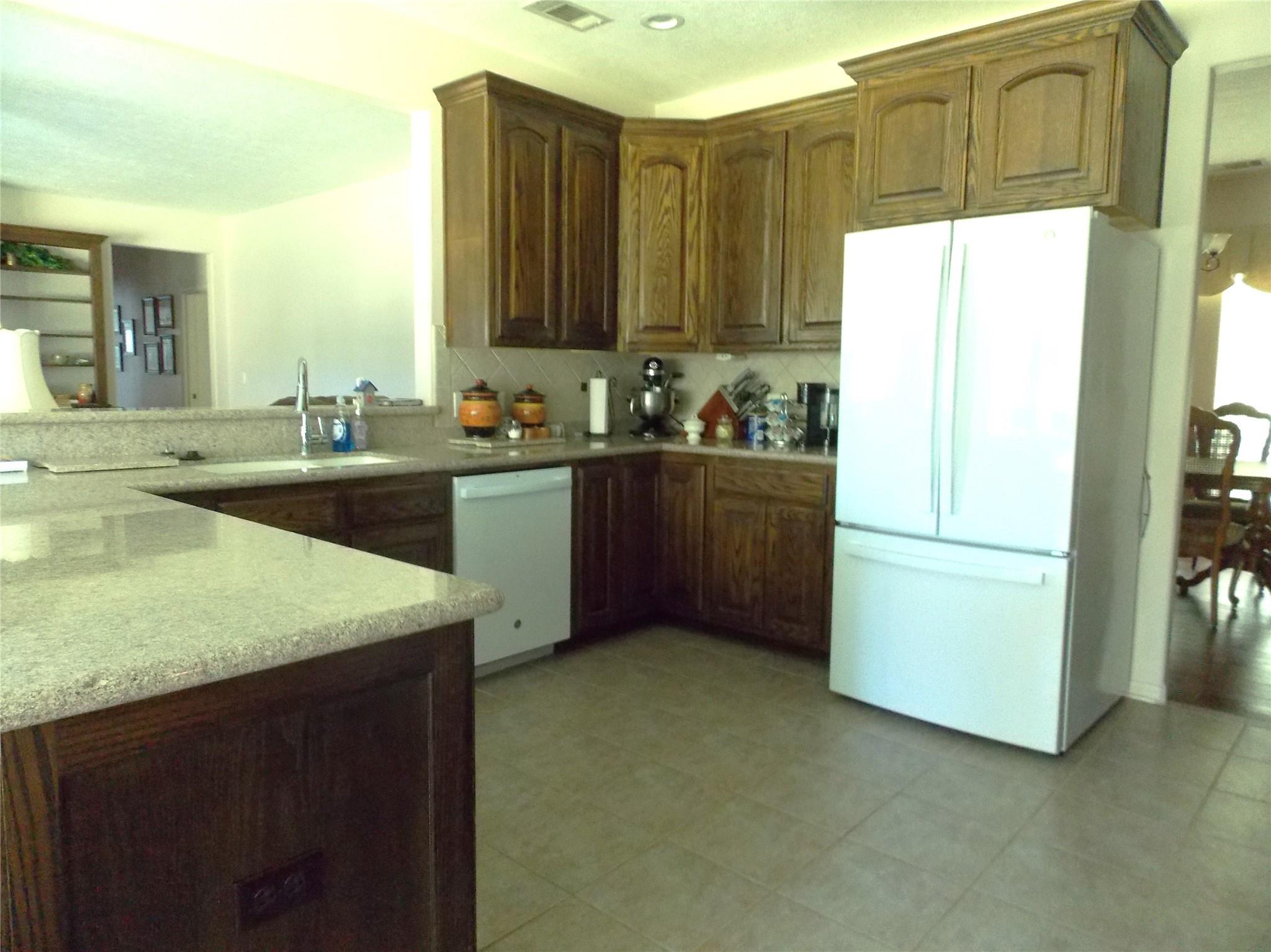 1060 Mentzwood Trail, Alleyton Tx 78935 Property Photo 12