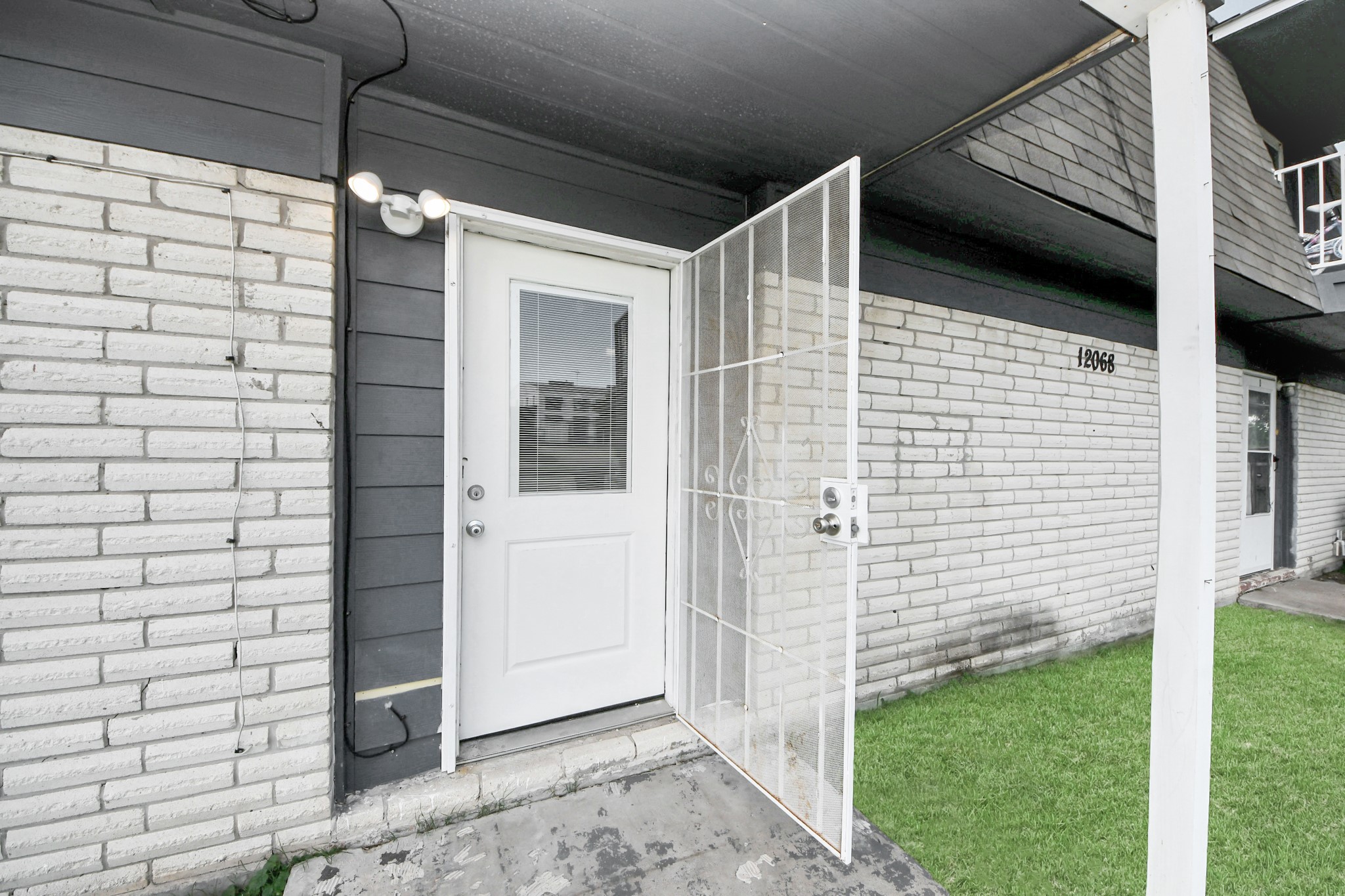 12068 Beechnut Street C Property Photo 9