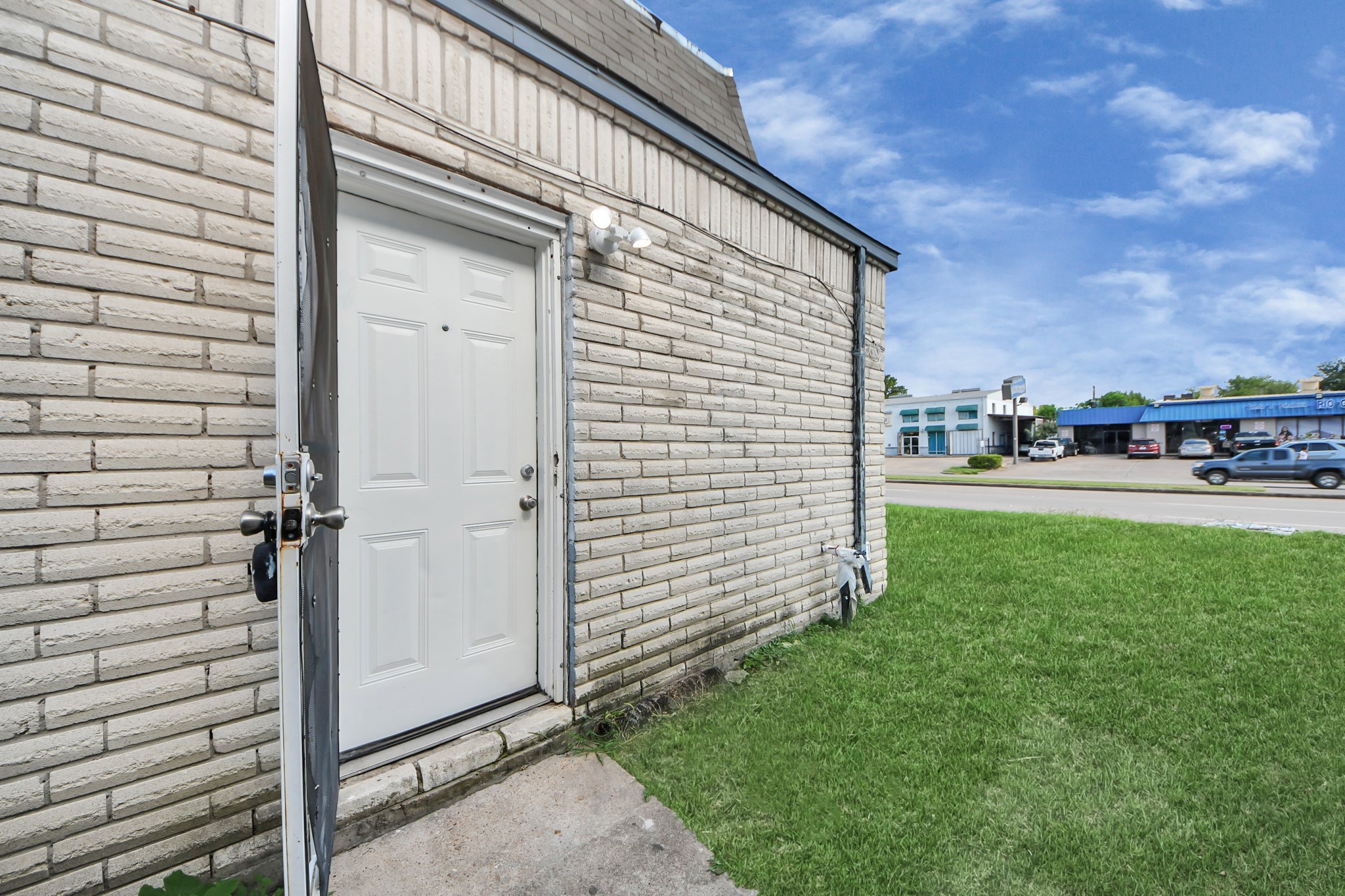 12068 Beechnut Street C Property Photo 25