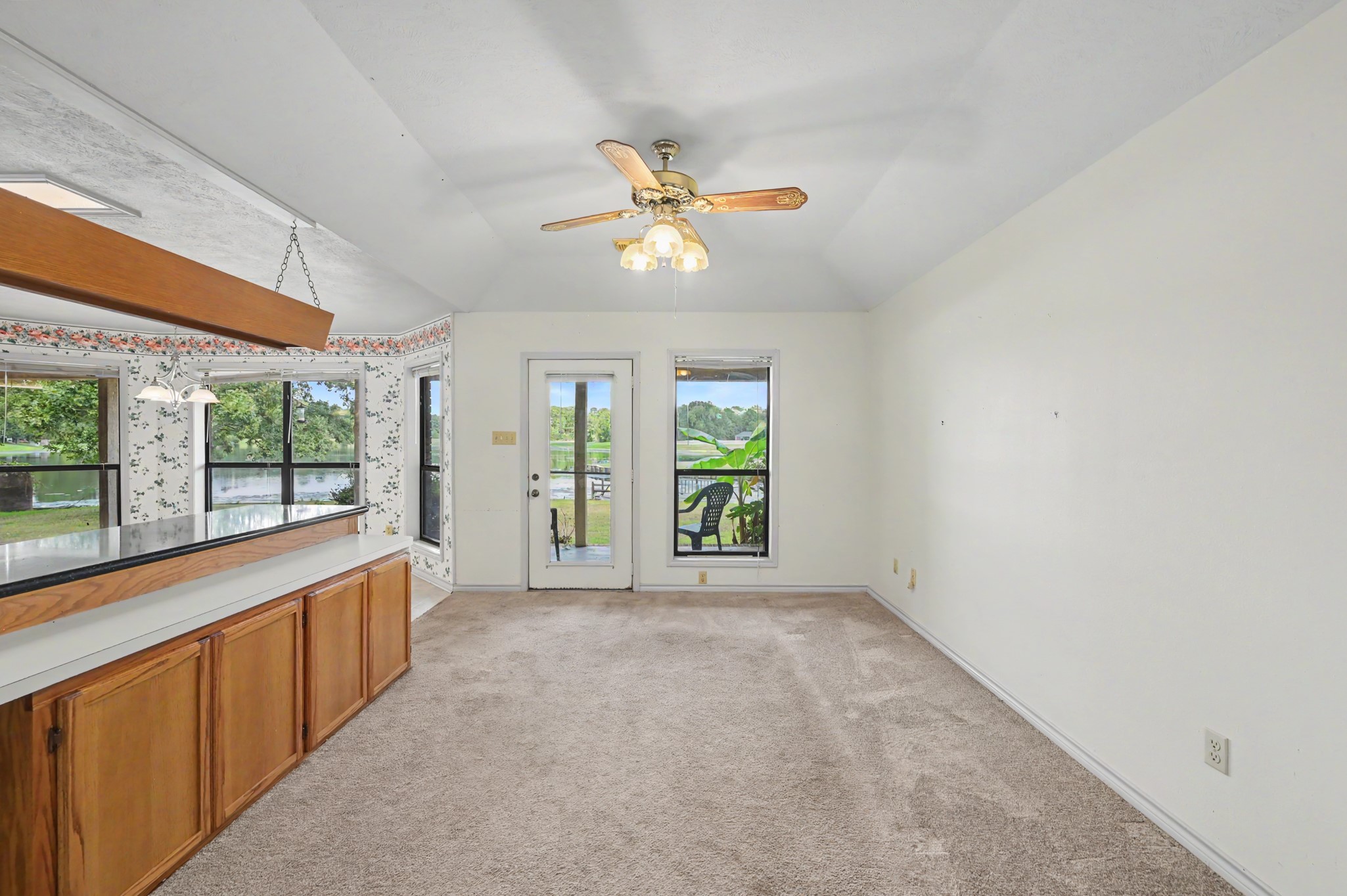 98 Glenheath Property Photo 16