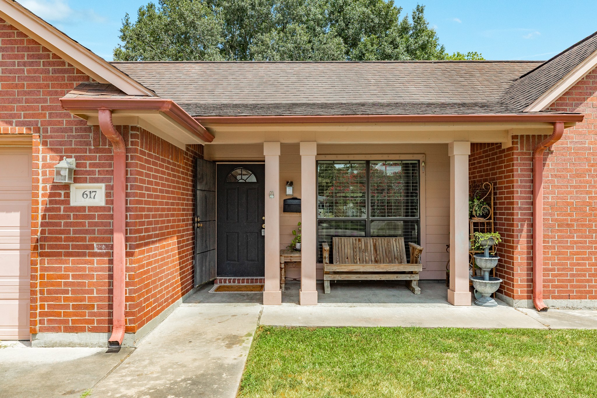 617 E Myrtle Street Property Photo 4