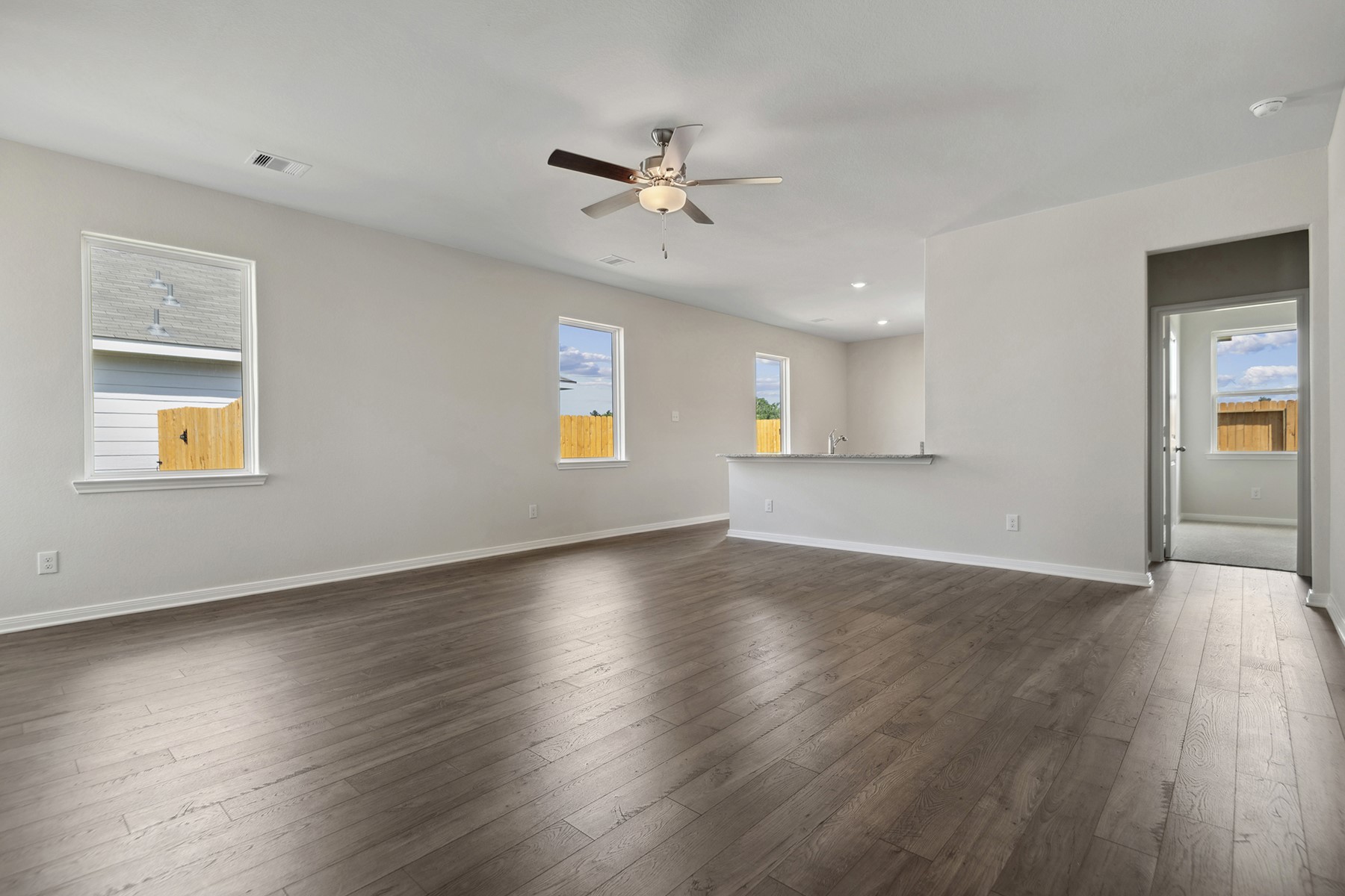 15858 Berry Hill Drive Property Photo 4