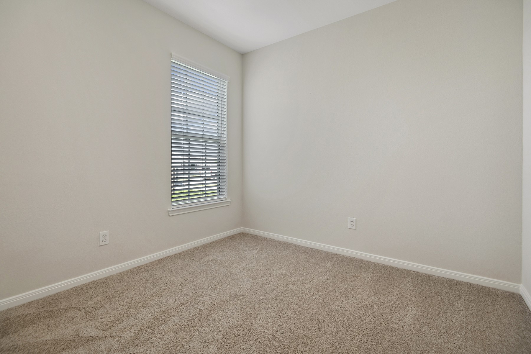 15858 Berry Hill Drive Property Photo 15