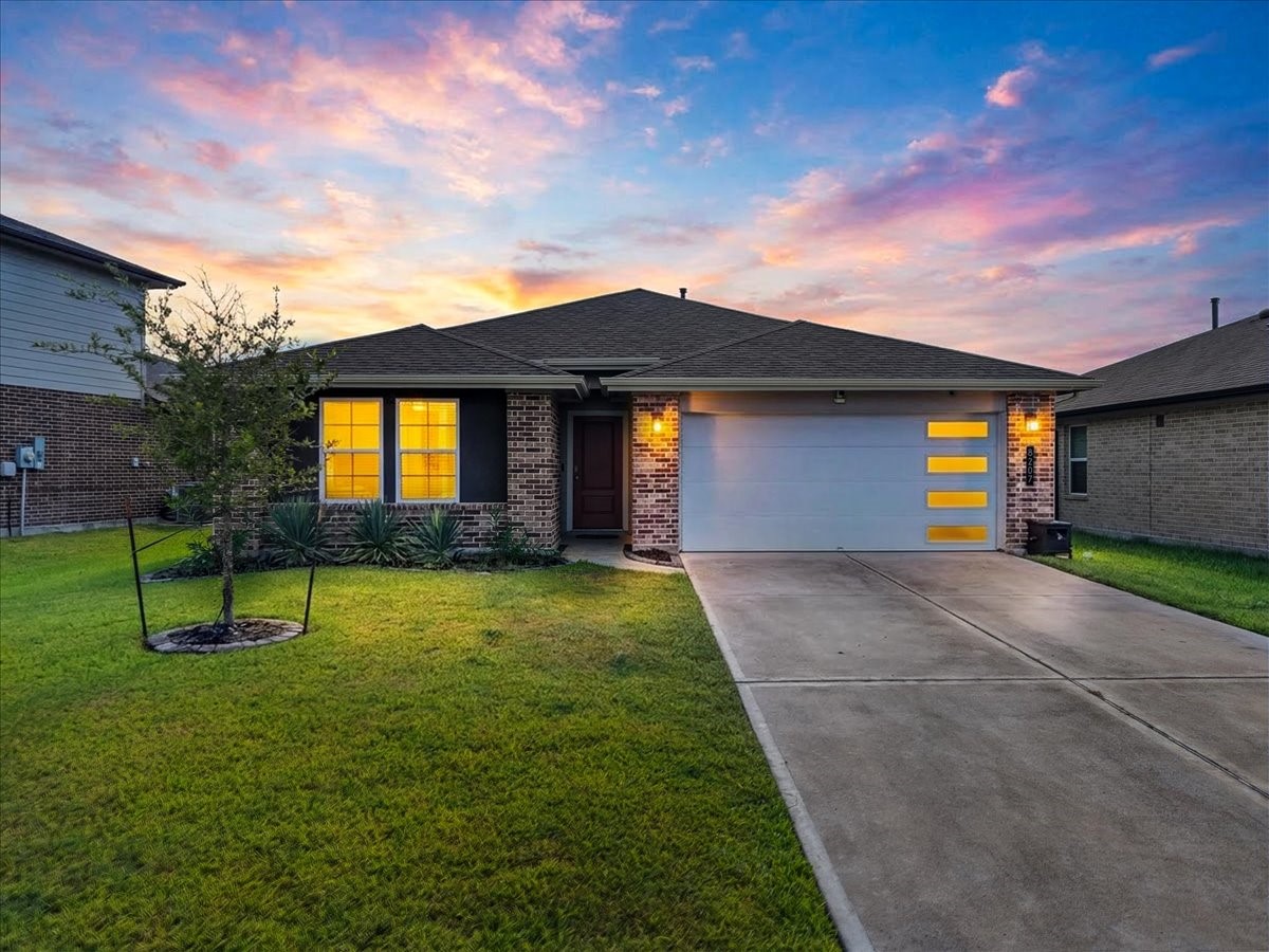 8207 Sugar Cane Lane Property Photo 1