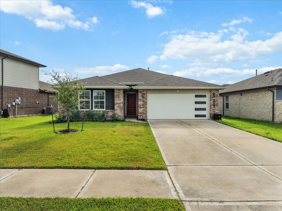 8207 Sugar Cane Lane Property Photo 2